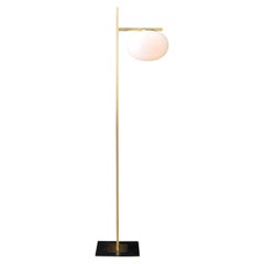 Oluce Alba 382 Stehleuchte, Design: Mariana Pellegrino Soto – Satiniertes Messing, 220–240 V