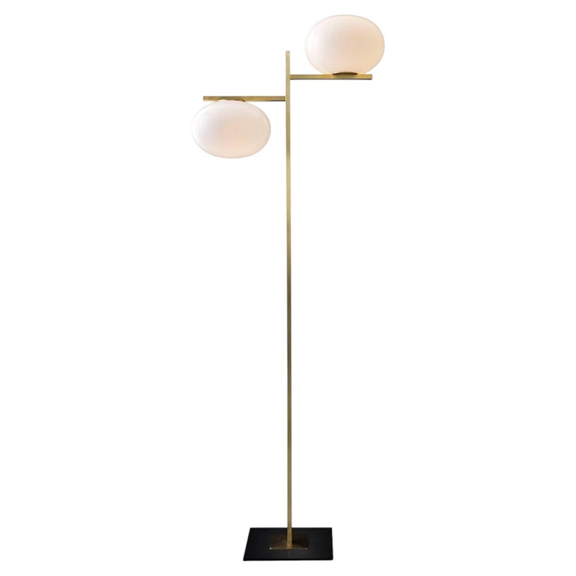 Oluce Alba 383 Stehleuchte, Design: Mariana Pellegrino Soto – Satiniertes Messing, 220–240 V