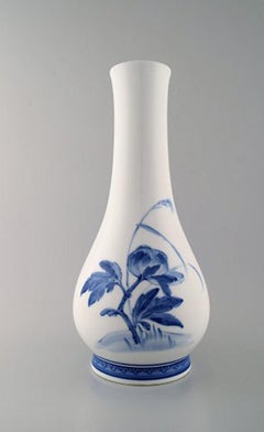 Oluf Jensen per Royal Copenhagen, Vaso in porcellana grande e unico con collo sottile