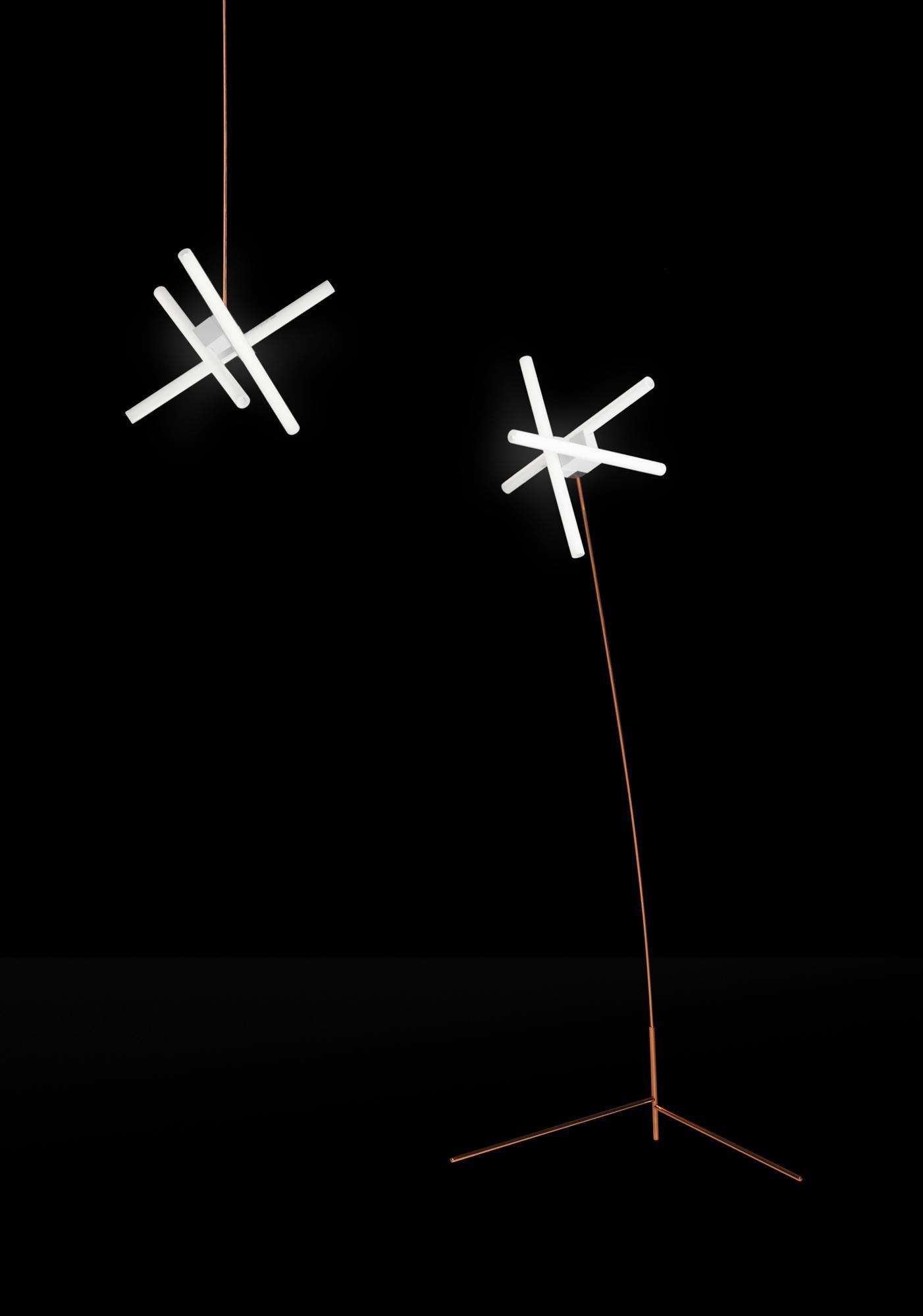 Contemporary Olvidada Stehend  Lampe aus Kupfer und Lights von Pepe Cortés (Moderne) im Angebot