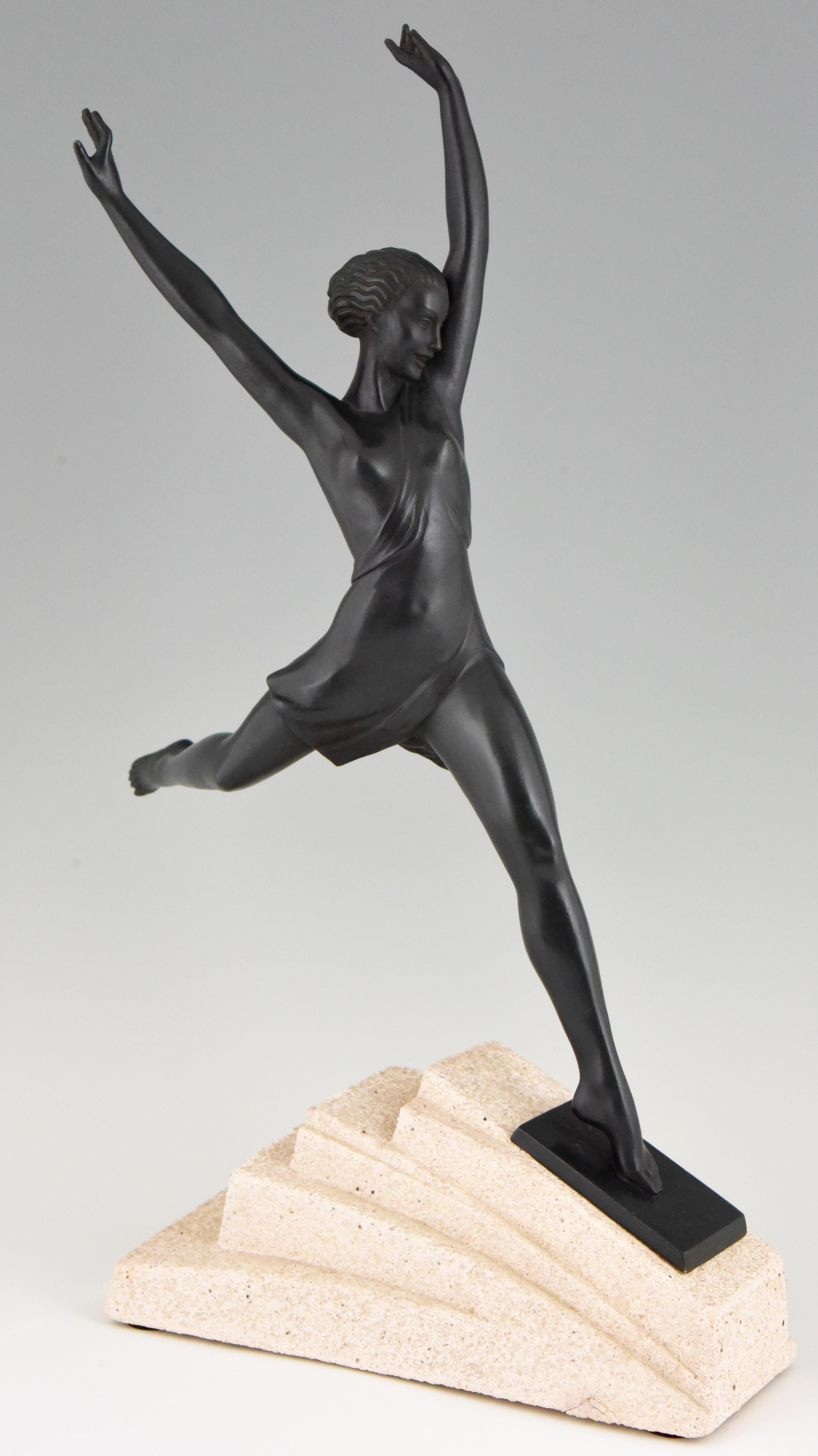 Olypme, elegant Art Deco sculpture of a running girl by Fayral, pseudonym of Pierre le Faguays cast by the Max le Verrier foundry. Green patinated art metal on a stone base, France, 1930.
Weight 6.5 kg.