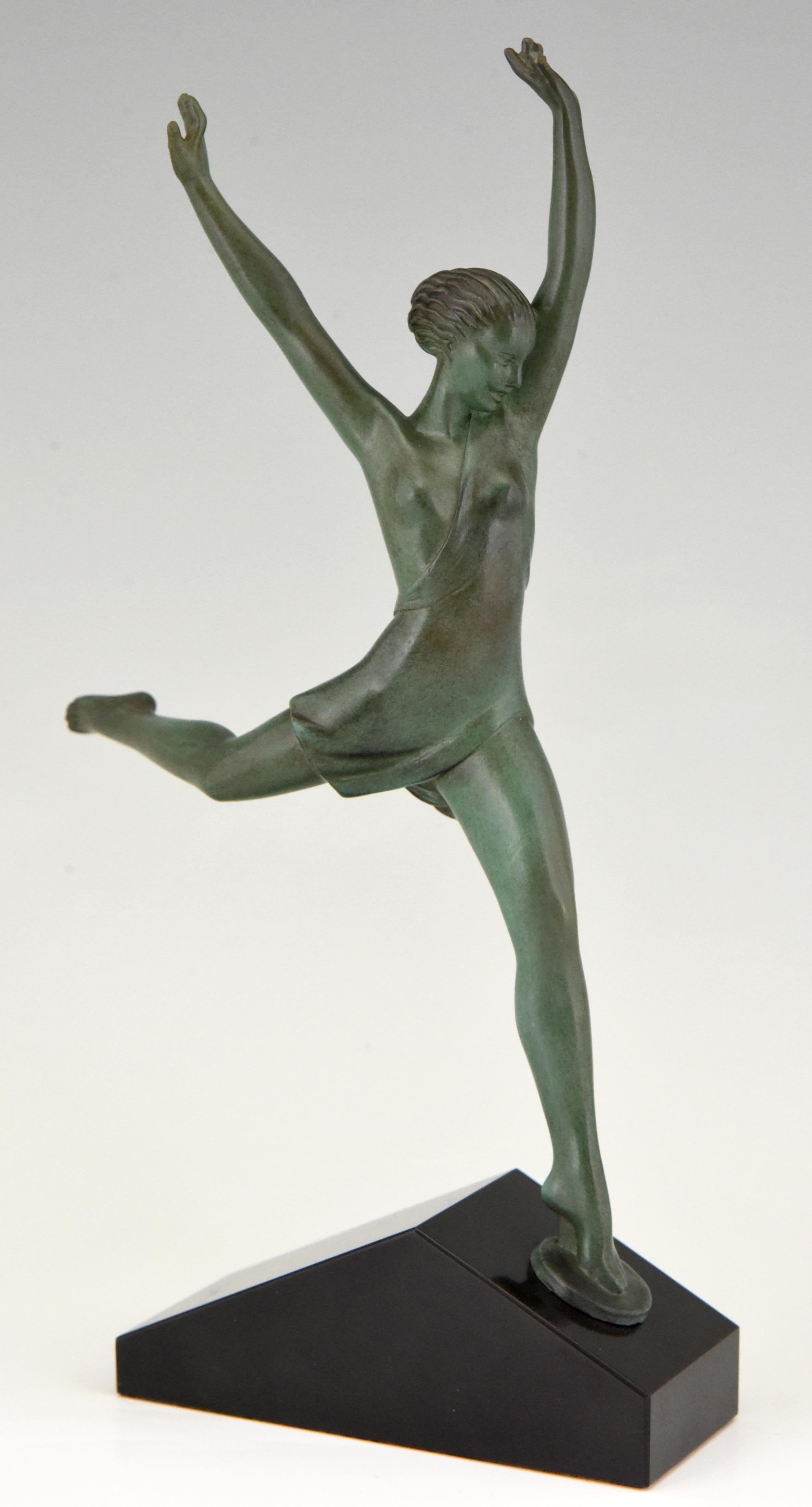 Olypme, elegant Art Deco sculpture of a running girl by Fayral, pseudonym of Pierre le Faguays cast by the Max le Verrier foundry. Green patinated Art Metal on a Belgian Black marble base, France 1930. 
Literature:
“Bronzes, sculptors and