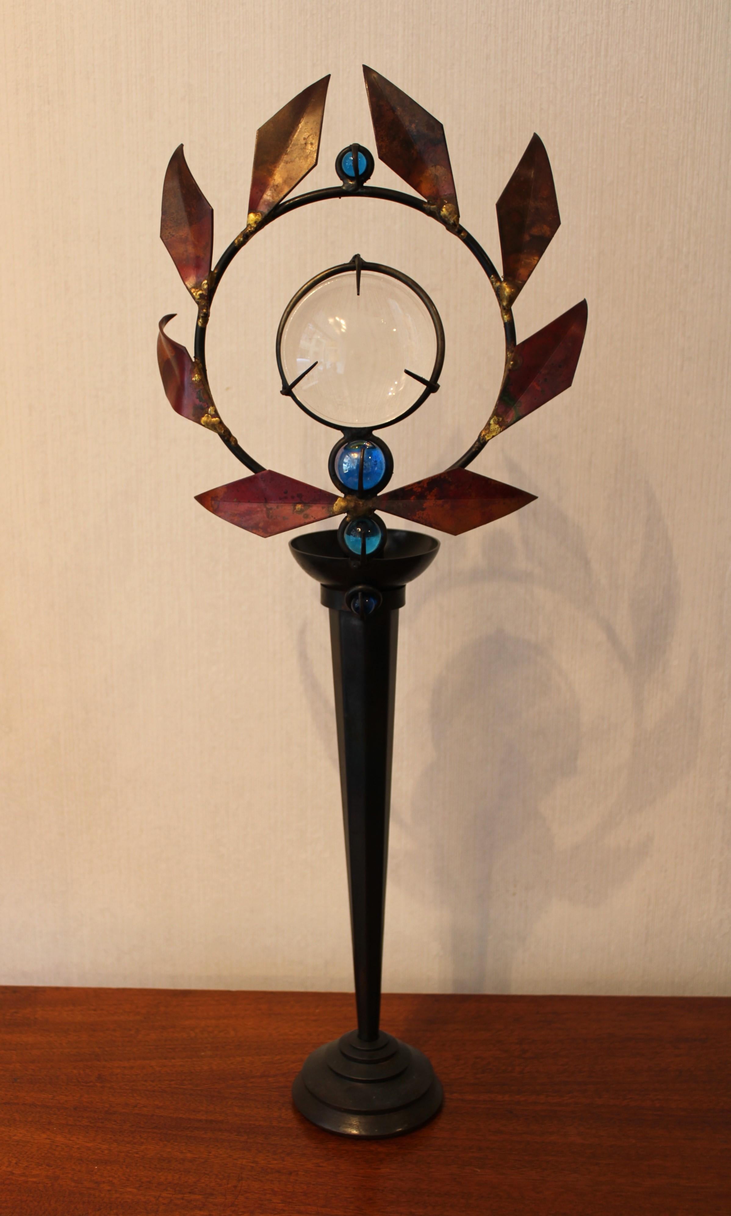 Modello di candeliere Olympia di Marc Brazier-Jones
Lamiere di acciaio e rame, vetro
circa 1990