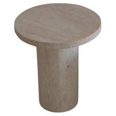 Tavolino decorativo con piano rotondo 40 Muted BeigeTravertine di Beije Avenue