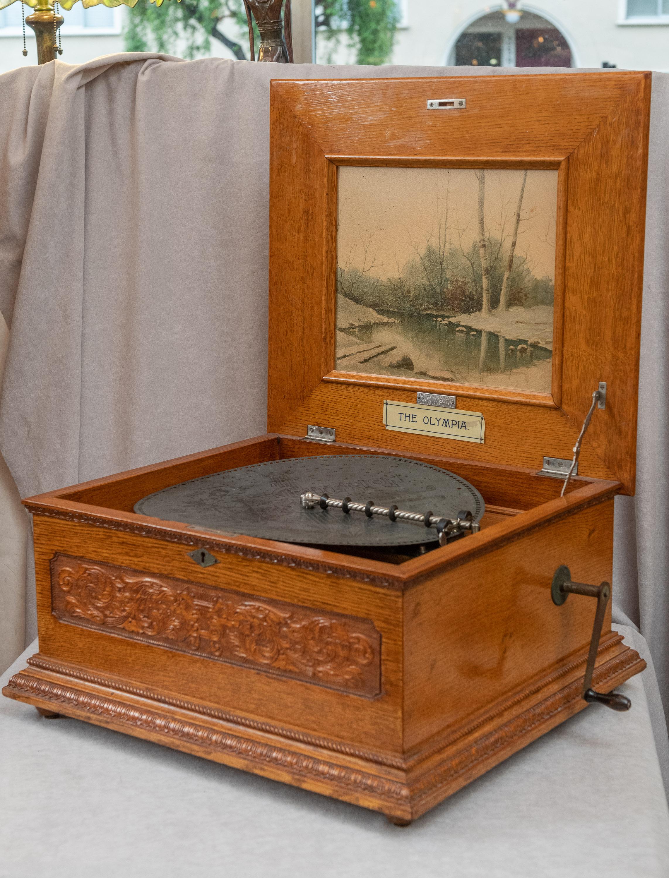 Late Victorian Olympia Music Box in Oak Case
