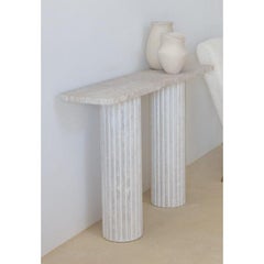 Table console Olympia à plateau rectangulaire 100 en travertin beige atténué par Beije Avenue