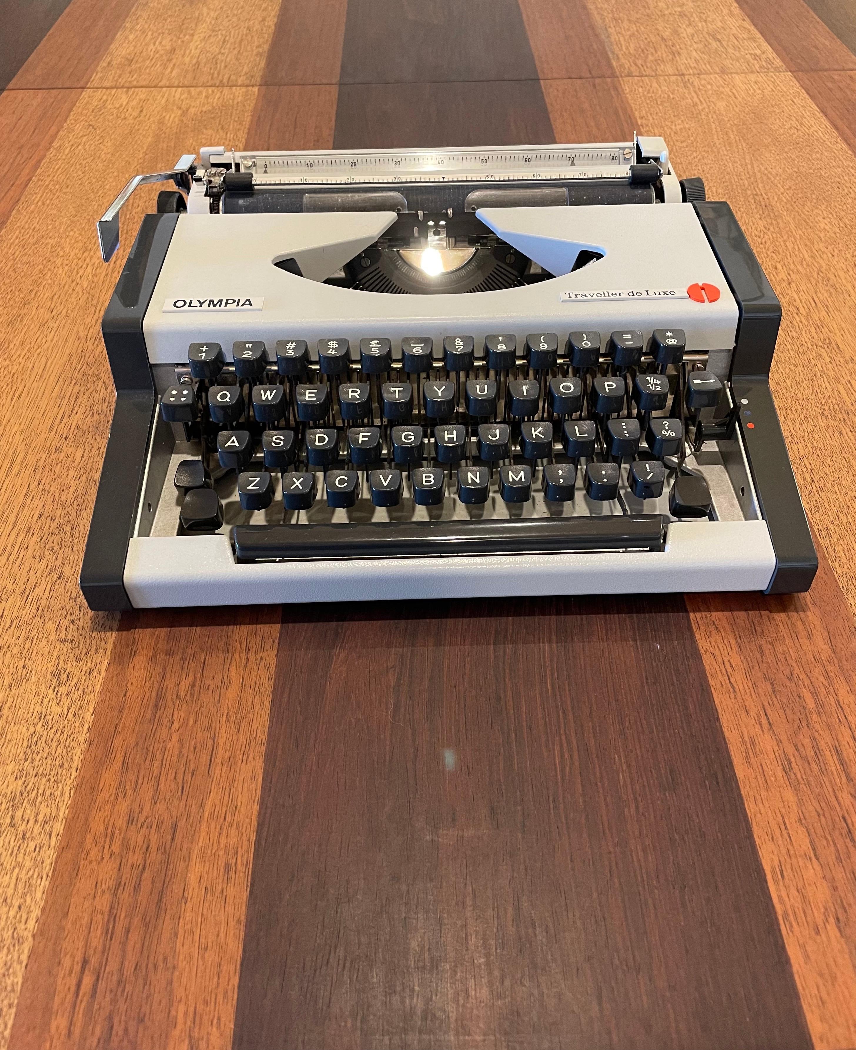 Olympia typewriter great design working condition with case very clean and light use, circa 1970's.

 