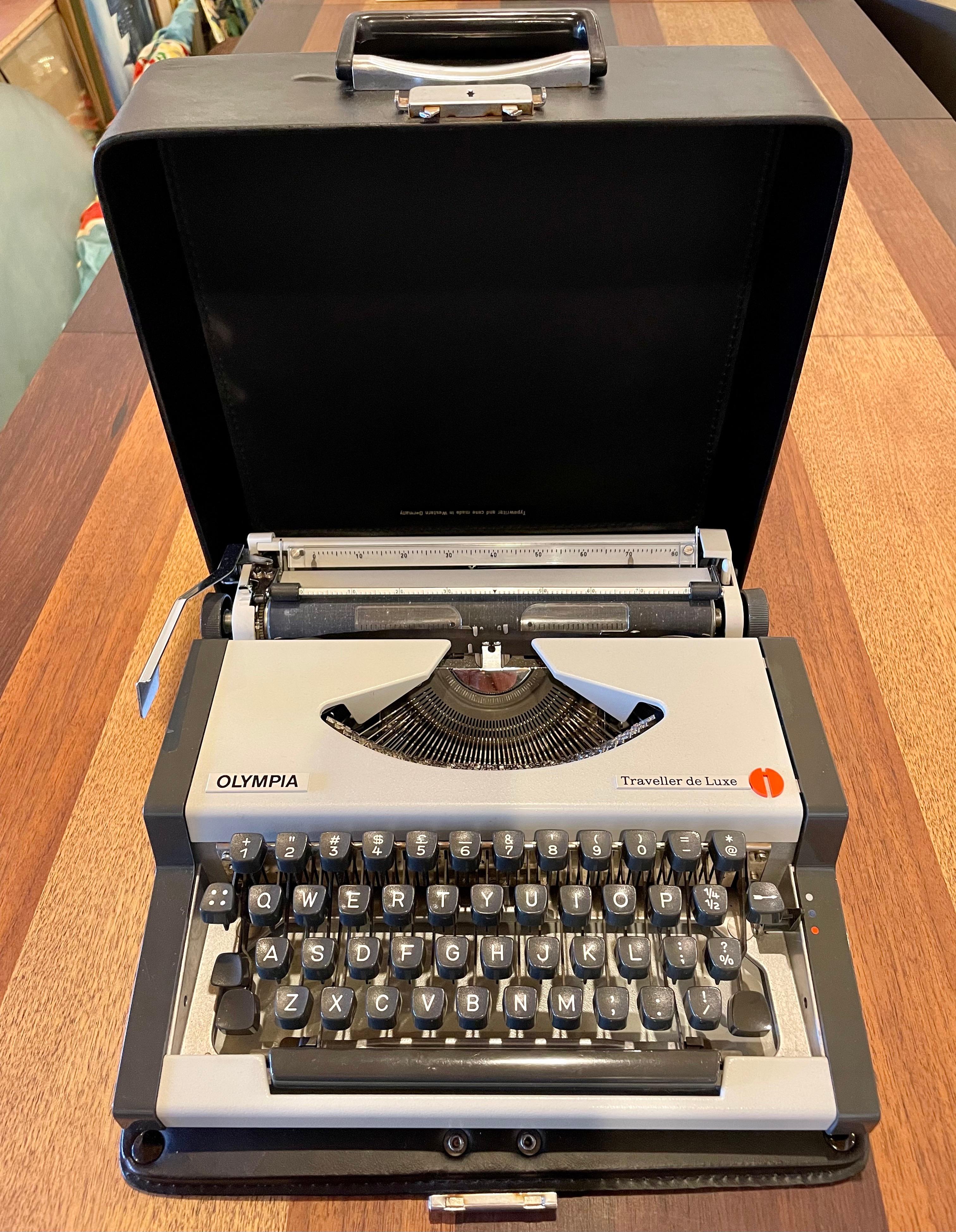 German Olympia Typewriter Traveller De Luxe in Working Condition with Case