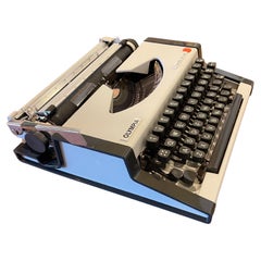 Olympia Typewriter Traveller De Luxe in Working Condition with Case
