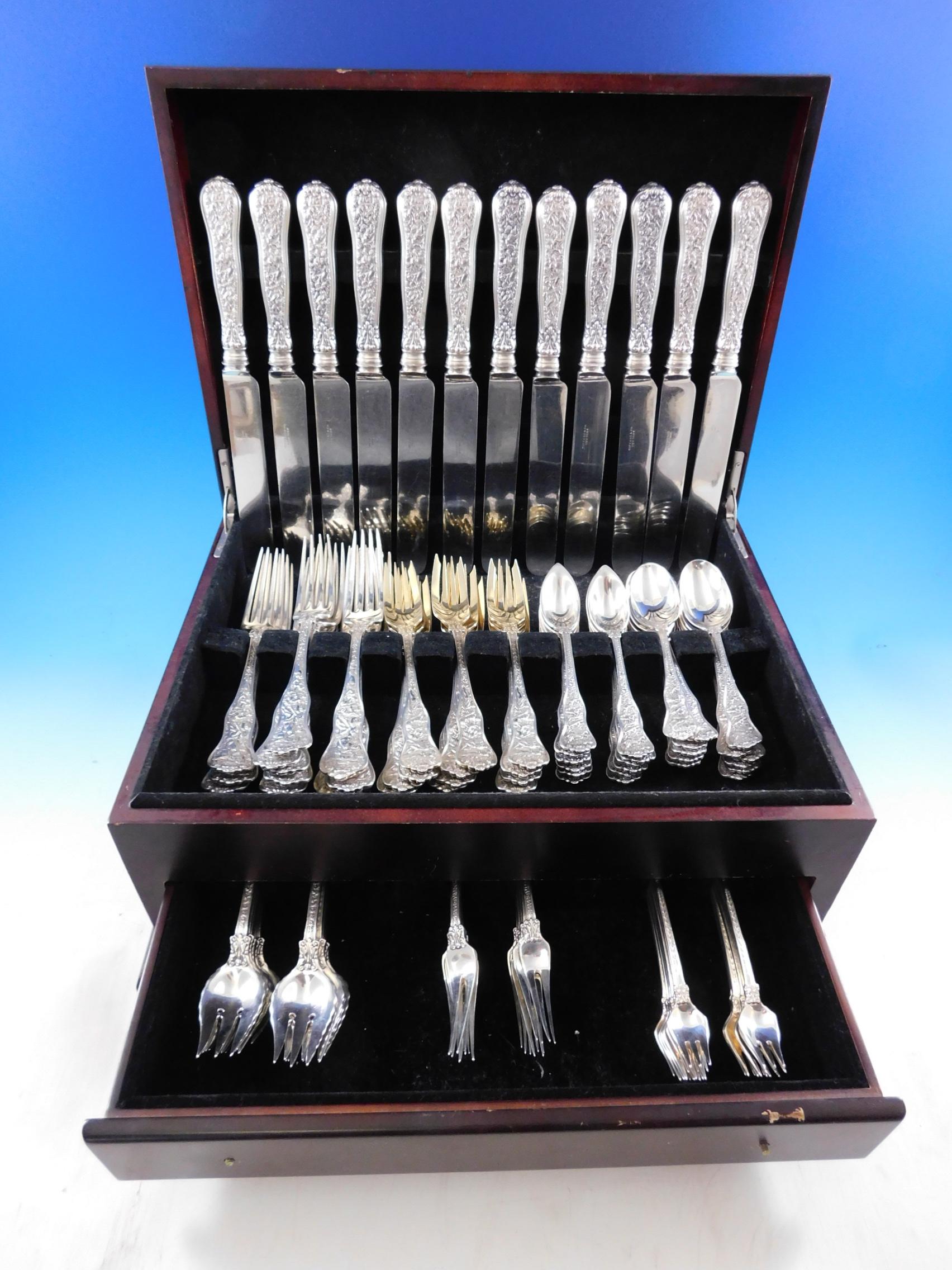 Wunderschönes mehrteiliges Olympian by Tiffany & Co. Besteck aus Sterlingsilber - 96 Teile. Dieses Set enthält:

12 große Tafelmesser mit stumpfen Klingen, 10 3/8