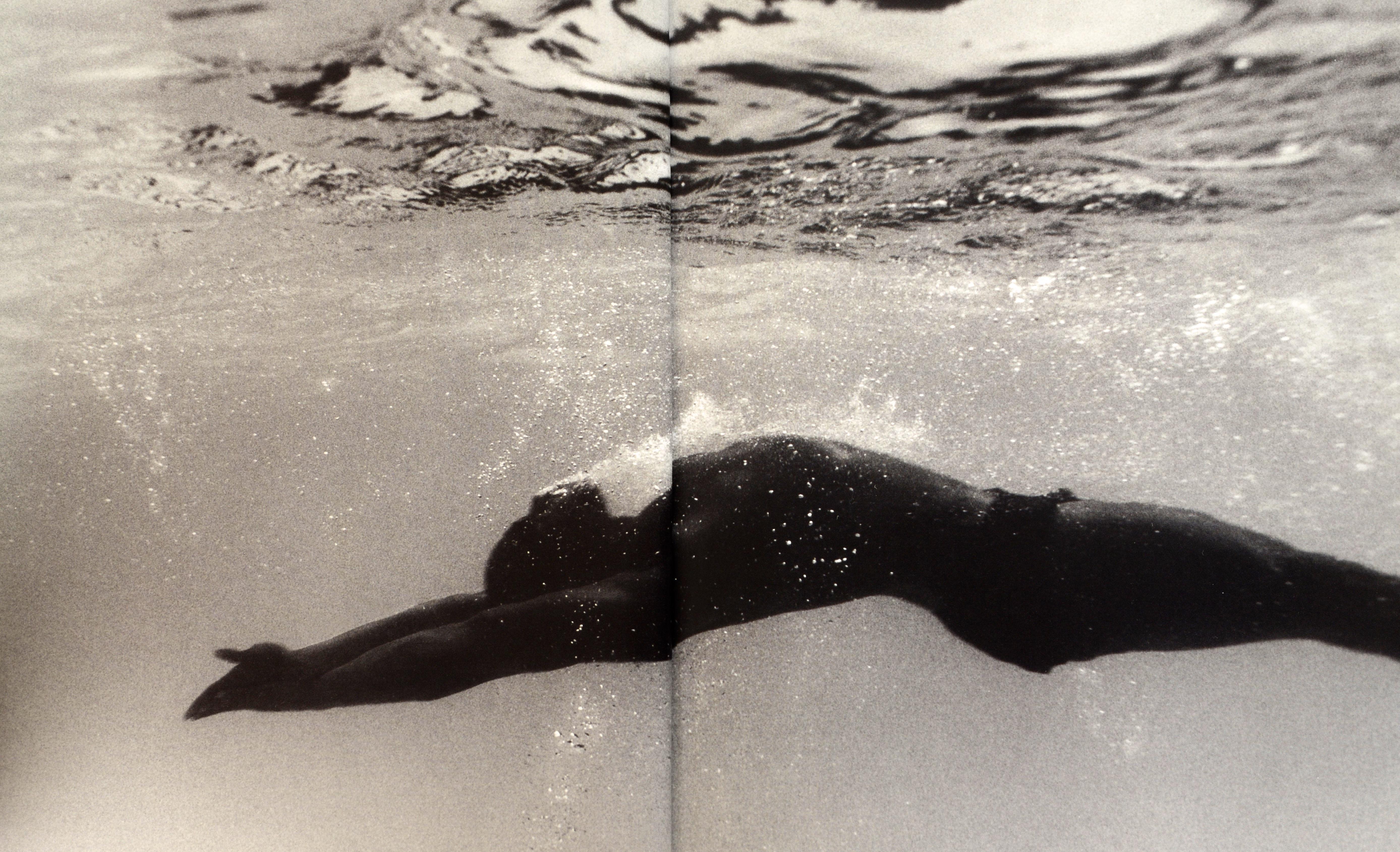Portraits olympiques d'Annie Leibovitz. Boston, New York : Bullfinch, Little Brown, (1996). Couverture rigide de la 1ère édition. Les portraits saisissants de son livre comprennent une double page de groupe des femmes dont l'équipe est entrée dans
