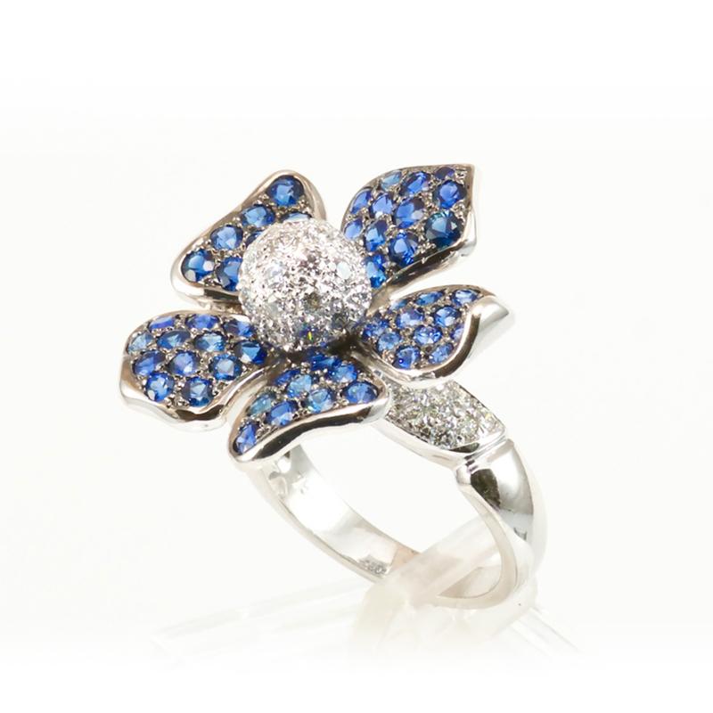 Olympus Art Certified, Sapphire, 1.00 Carat Diamond, 5 Petals Blue Flower Ring In New Condition For Sale In Istanbul, TR