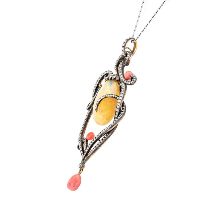 Taille vieille Europe Pendentif art unique certifié Olympus Art, avec diamant, opale et perle de conque LuckyCharm en vente