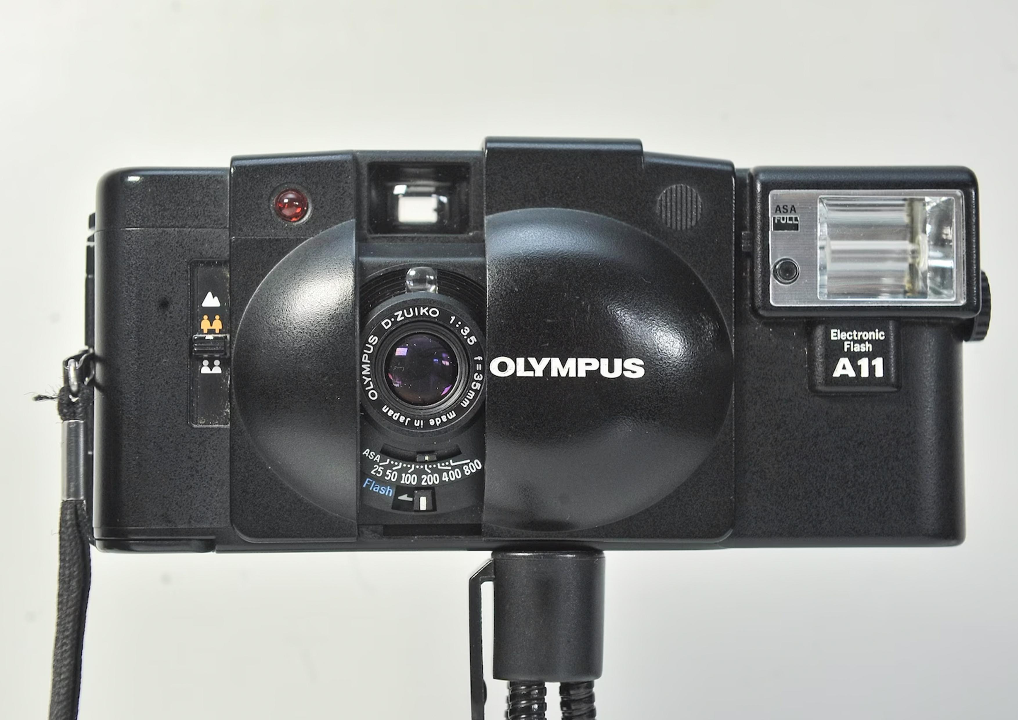 Olympus XA2 35mm Rangefinder Camera and 35mm Olympus Zuiko F3.5 Lens 1980

Great camera for travelling, or street photography with a lovely quiet shutter.

Power source: 2 x LR44 cell batteries

The XA2, introduced in 1980, was a simplified version