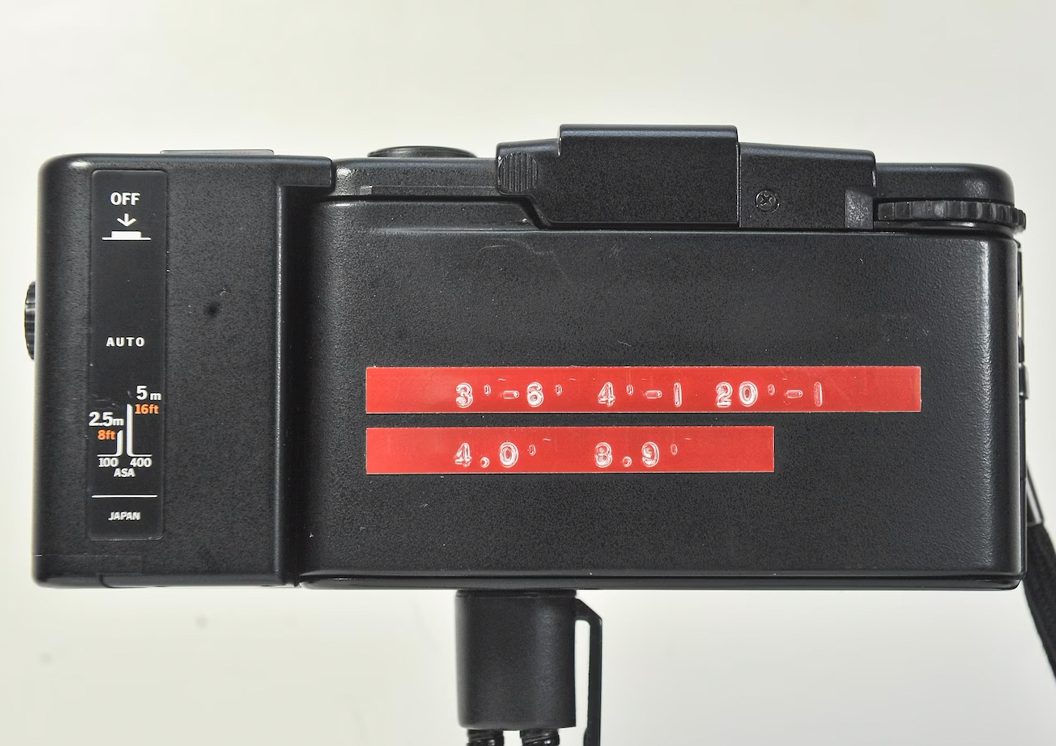 20th Century Olympus XA2 35mm Pocket Rangefinder Camera with 35mm Olympus Zuiko F3.5 For Sale
