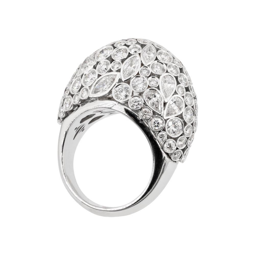 Taille brillant Bague à la mode Olympus Art en or blanc 18 carats et diamants certifiés en vente