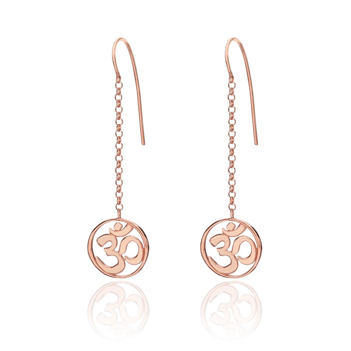 Handgefertigte lange Ohrringe mit Yoga Om-Symbol aus 14 Karat Gold  Damen im Angebot