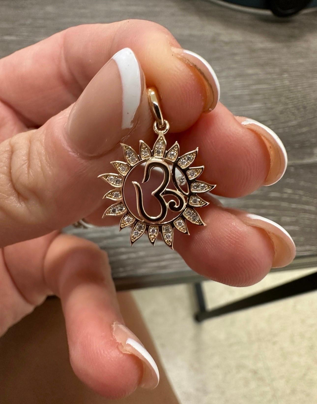 Brilliant Cut OM diamond pendant necklace sun diamond pendant 18KT gold For Sale