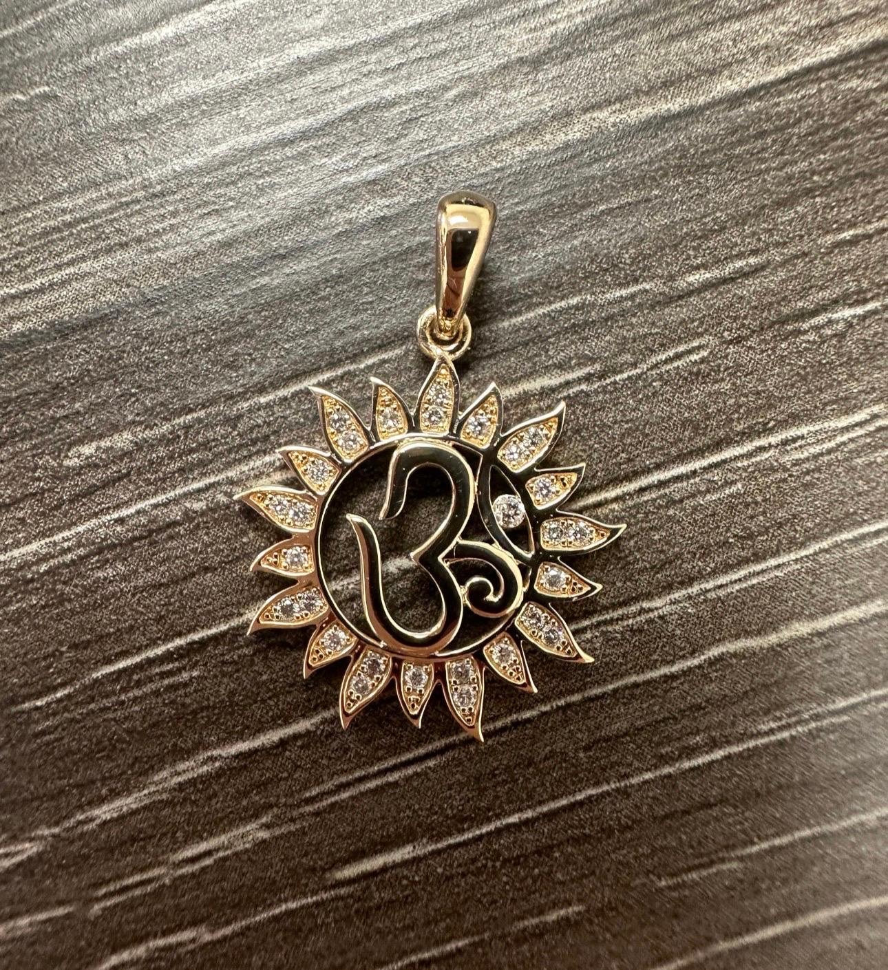 OM diamond pendant necklace sun diamond pendant 18KT gold In New Condition For Sale In Boca Raton, FL