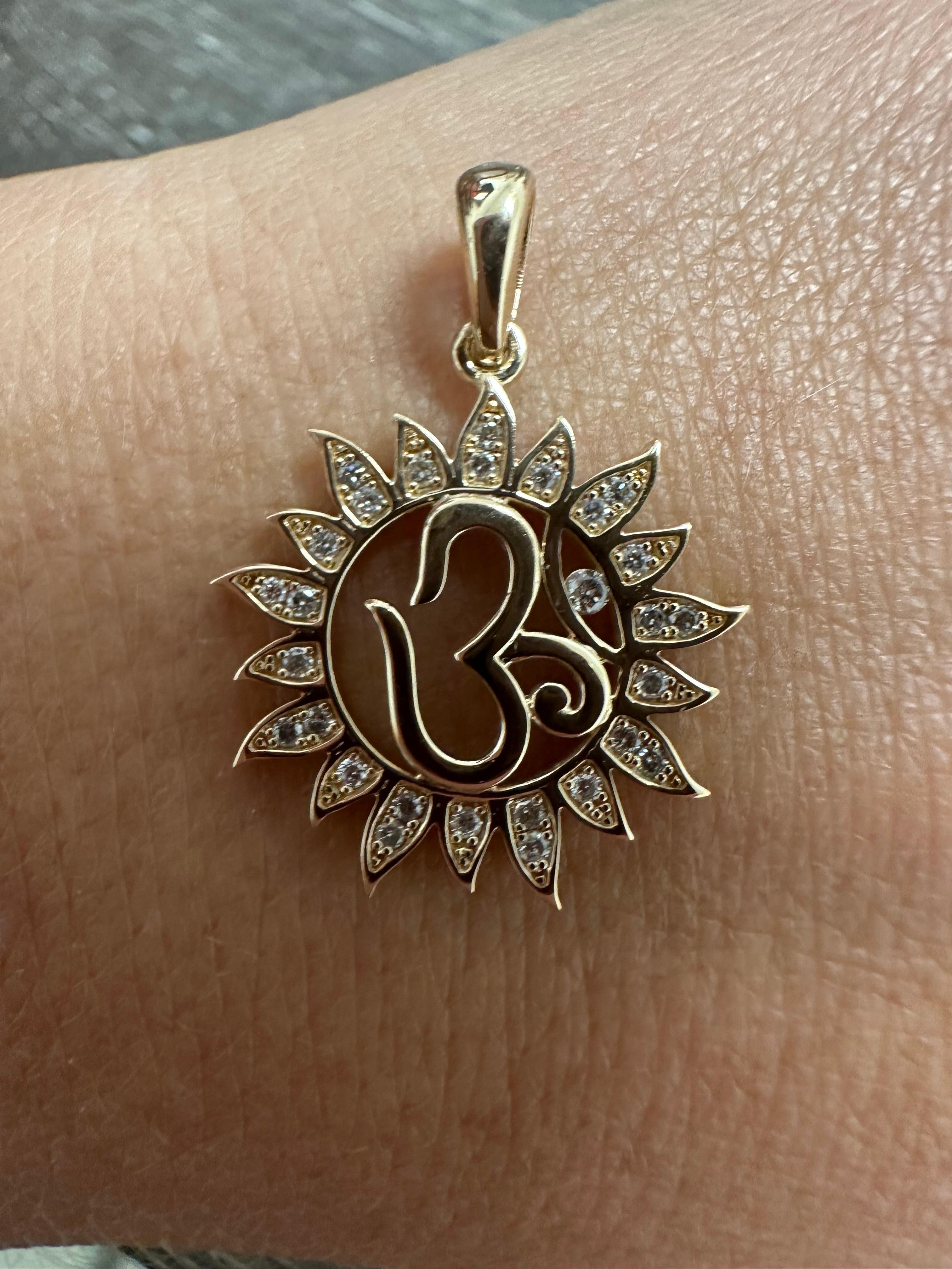 Natural diamond pendant 0.75ct of fine diamonds in OM pendant in 14KT yellow gold. This pendant will come with a beautiful box and certificate of authenticity, it will take 7 days before it ships out.

Certificate of authenticity comes with