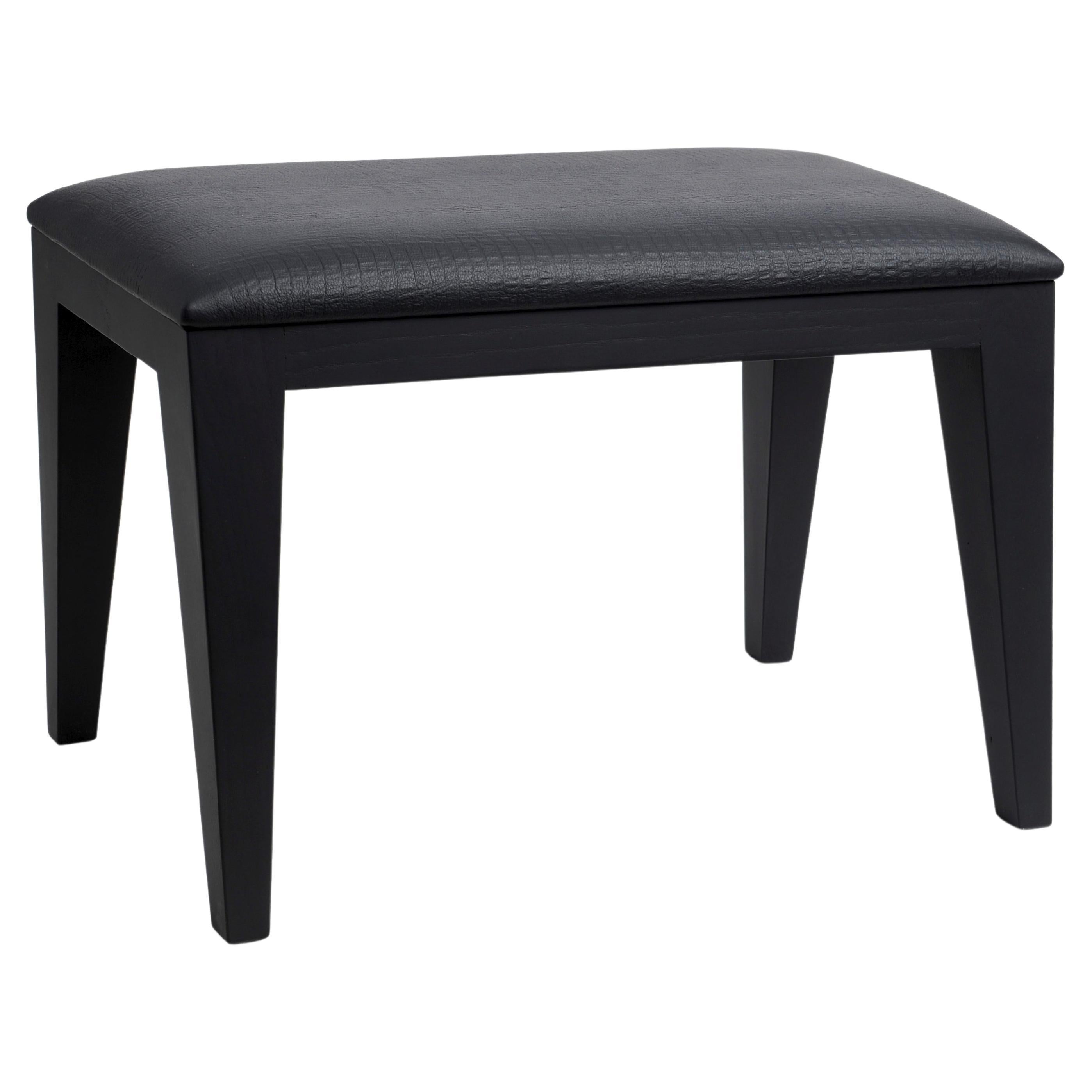 Petit banc moderne en frêne noir, cuir om4.1 de mjiila, en stock en vente