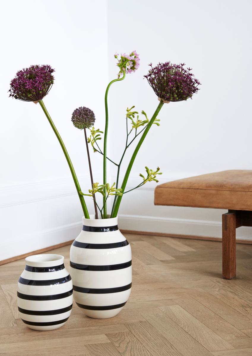 Contemporary Omaggio Vase Black For Sale