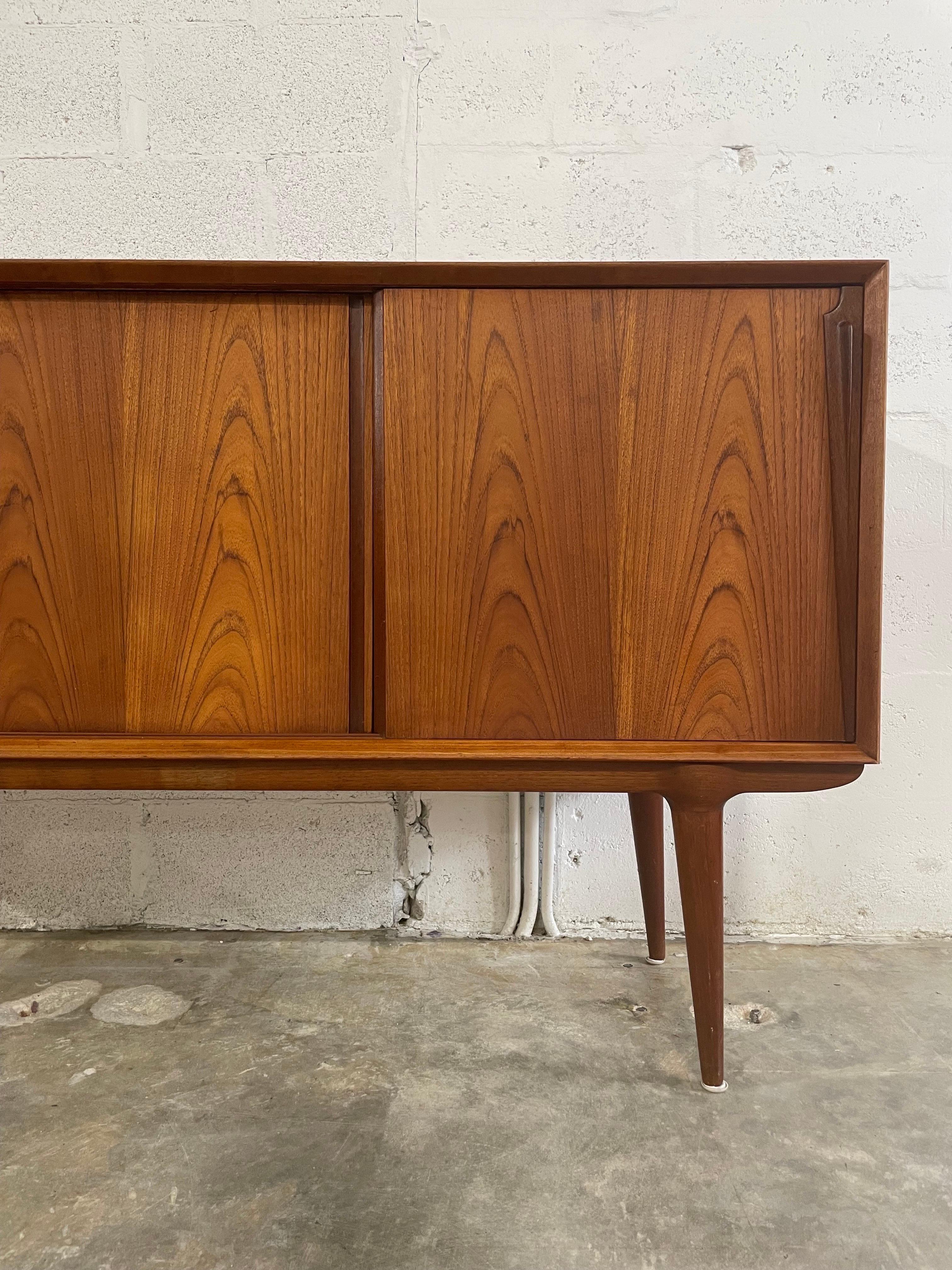 Oman Junn Danish Mid-Century Modern Credenza or Console In Good Condition In Fort Lauderdale, FL