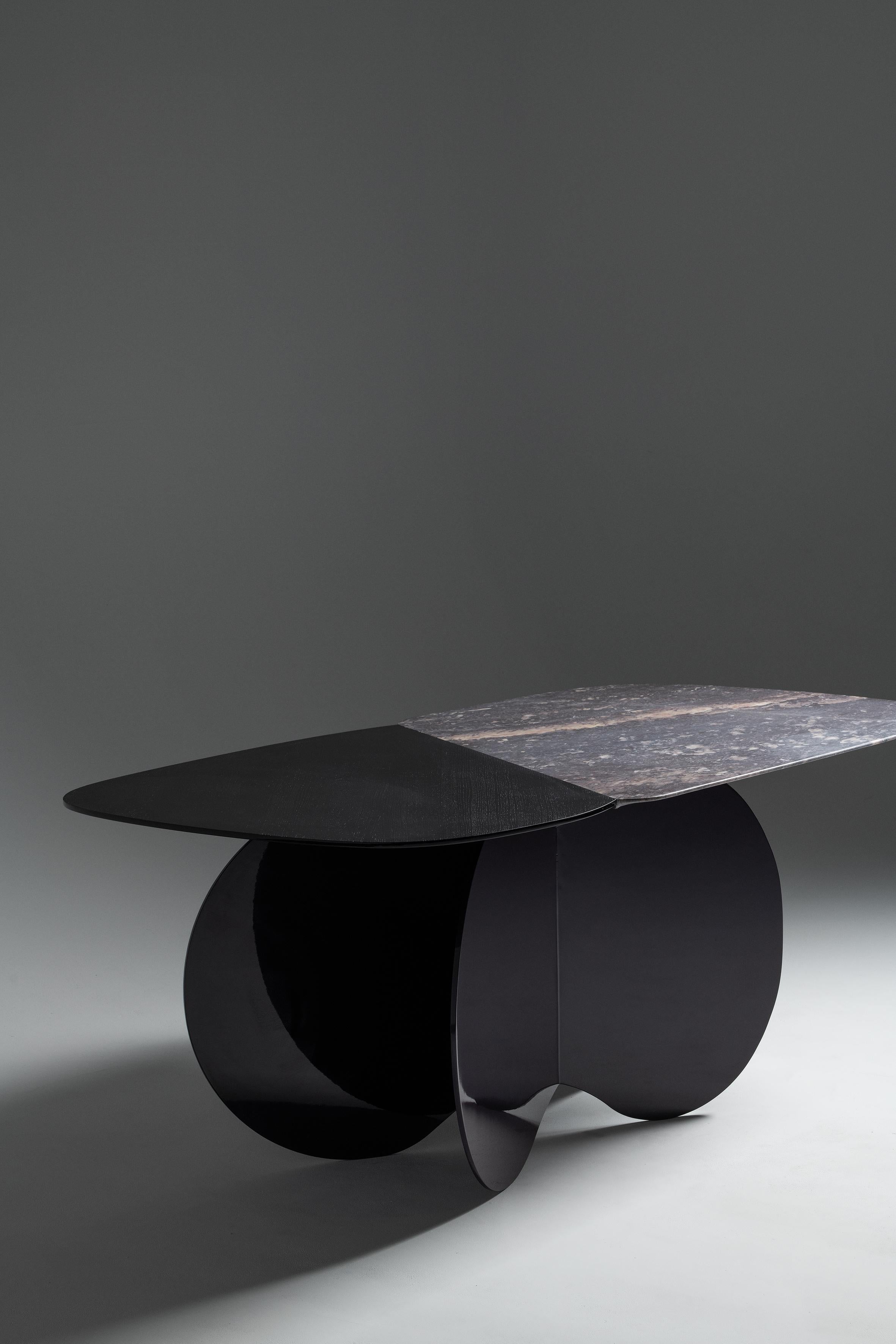 Oman table, Memphis, marble, France, Le Berre Vevaud
Empreinte Collection
Epoxy steel base, glossy aubergine lacquered finish
Brushed black oak and lilac marble top, softened finish

For their second collection, Raphaël Le Berre and Thomas