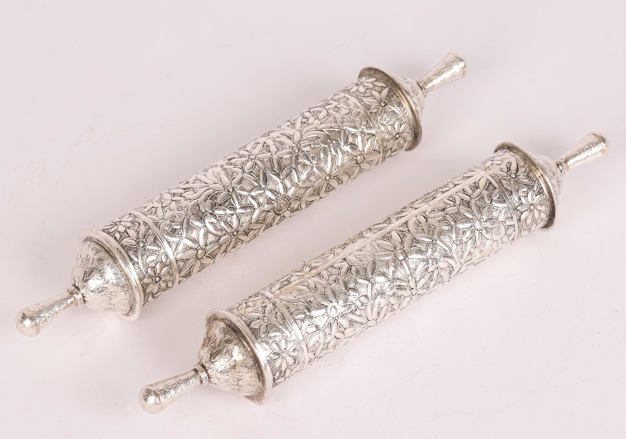 Omani Silber Paar silberne florale gravierte Schriftrollen oder Dokumentenhalter 4