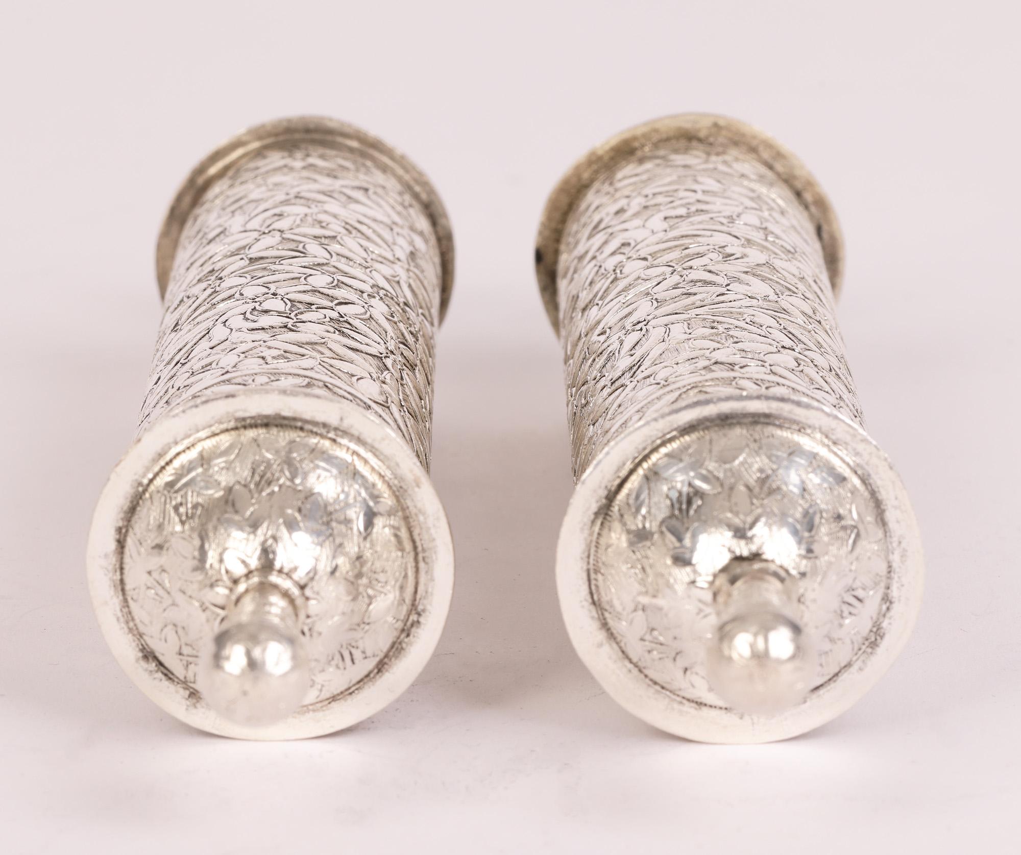 Omani Silber Paar silberne florale gravierte Schriftrollen oder Dokumentenhalter 8