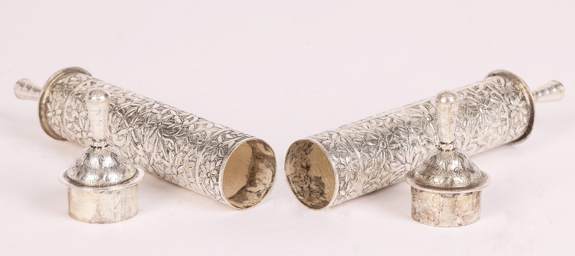 Omani Silber Paar silberne florale gravierte Schriftrollen oder Dokumentenhalter (20. Jahrhundert)