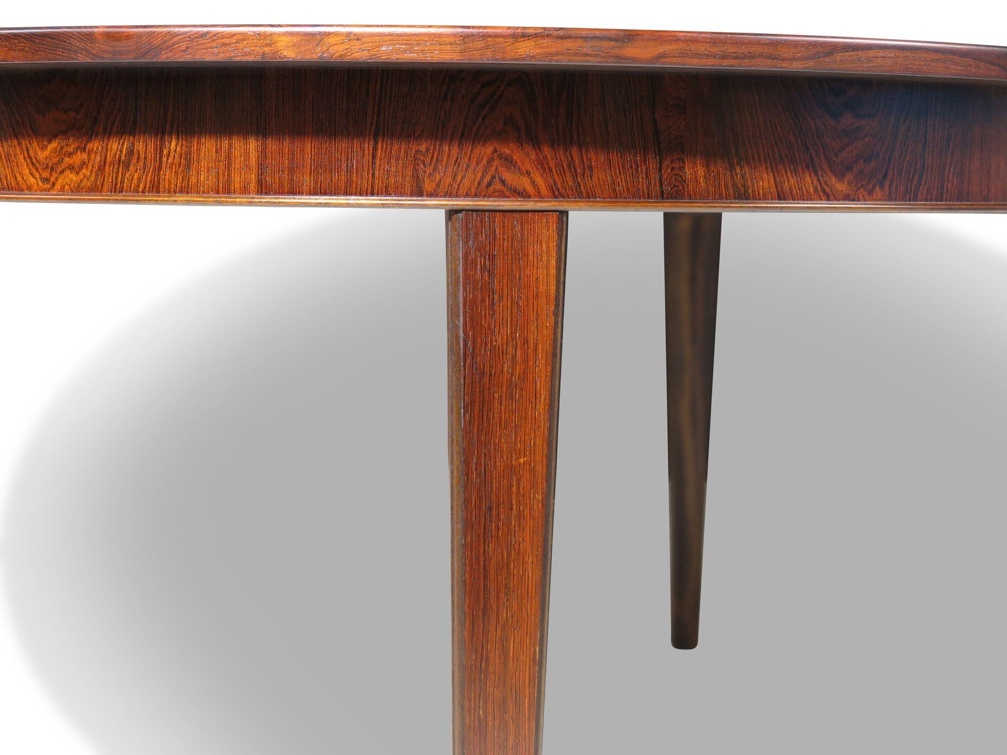 Omann Jun Brazilian Rosewood Starburst Round Dining Table with Center Leaf (Table de salle à manger ronde en étoile en bois de rose brésilien avec feuille centrale) en vente 5