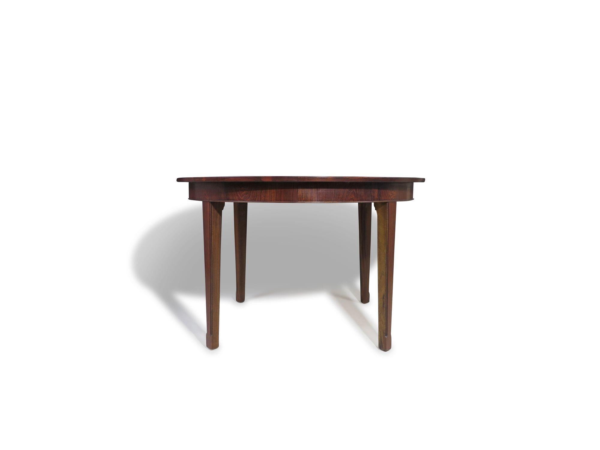 Danois Omann Jun Brazilian Rosewood Starburst Round Dining Table with Center Leaf (Table de salle à manger ronde en étoile en bois de rose brésilien avec feuille centrale) en vente