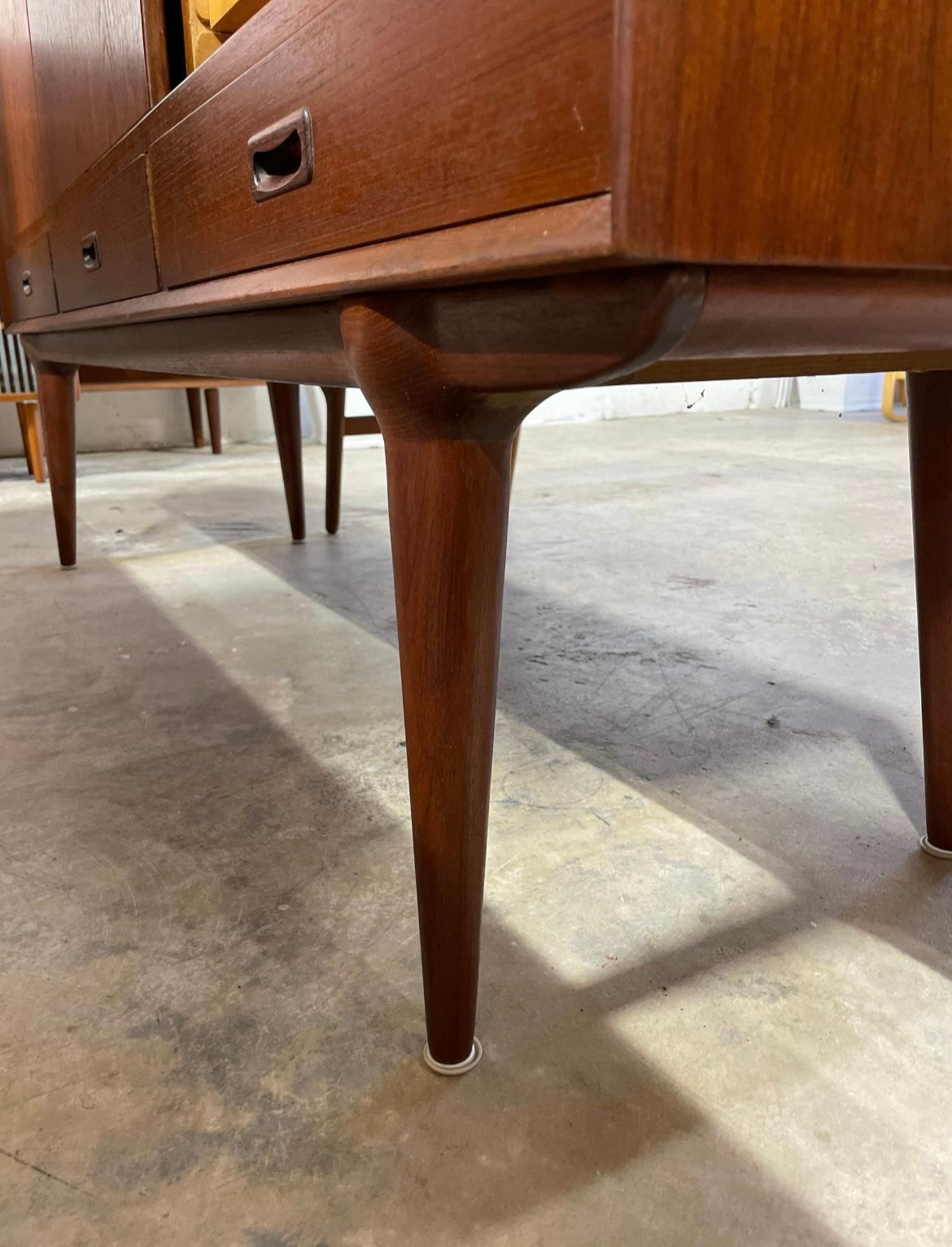 Credenza o console moderna danese in teak Omann Jun in vendita 1