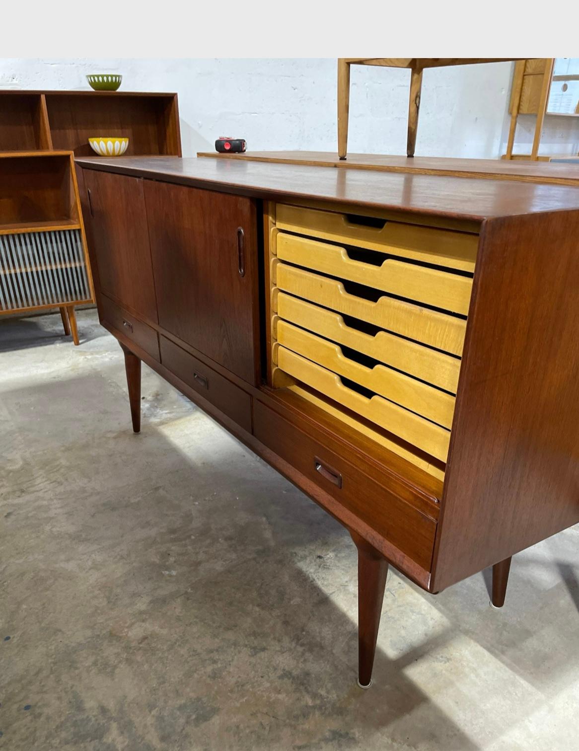 Credenza o console moderna danese in teak Omann Jun in vendita 2