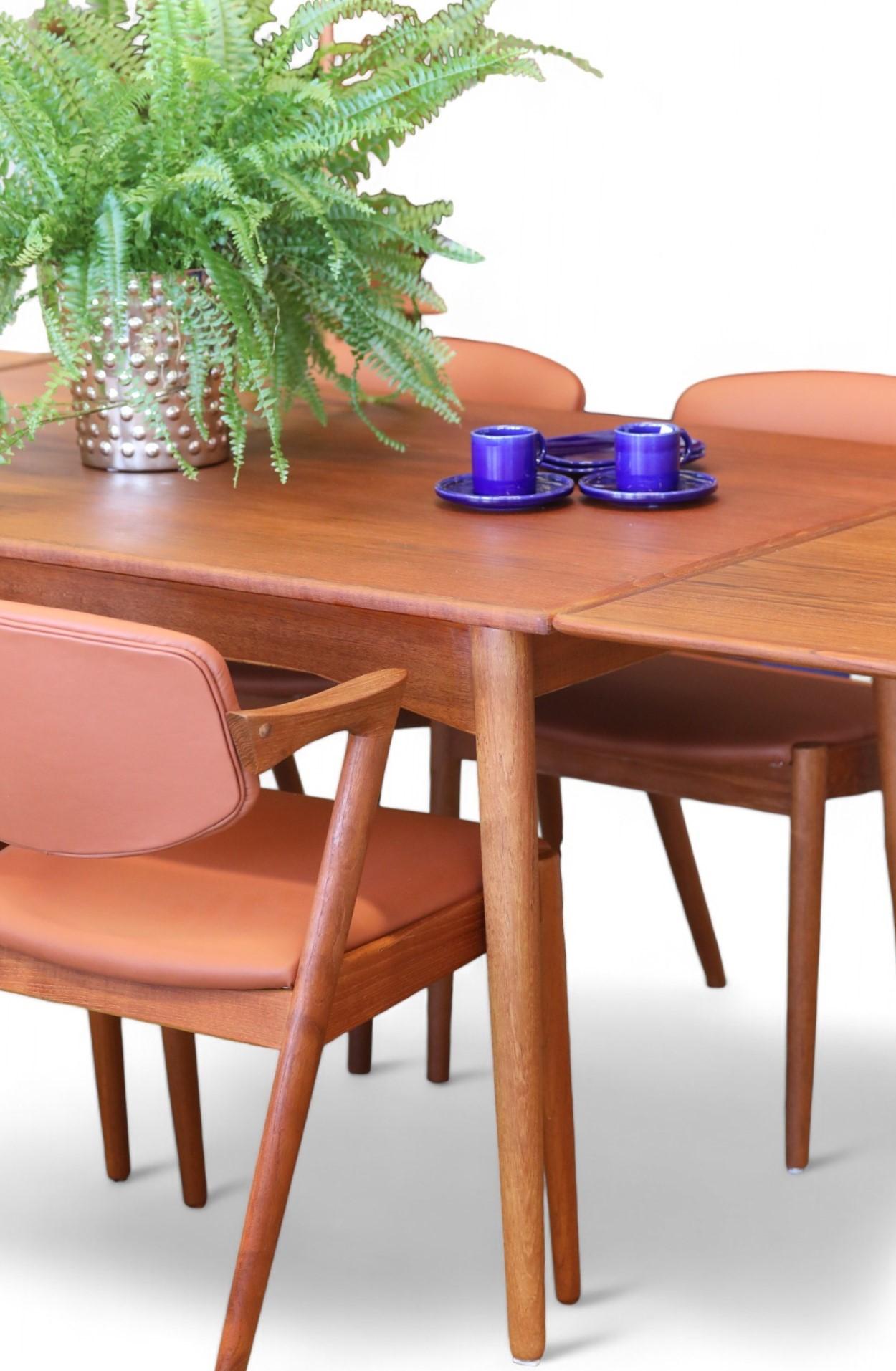 Omann Jun Dining Table Mod 50 in Teak with Pull-Out Tops, 1960s In Excellent Condition For Sale In Laxå, SE