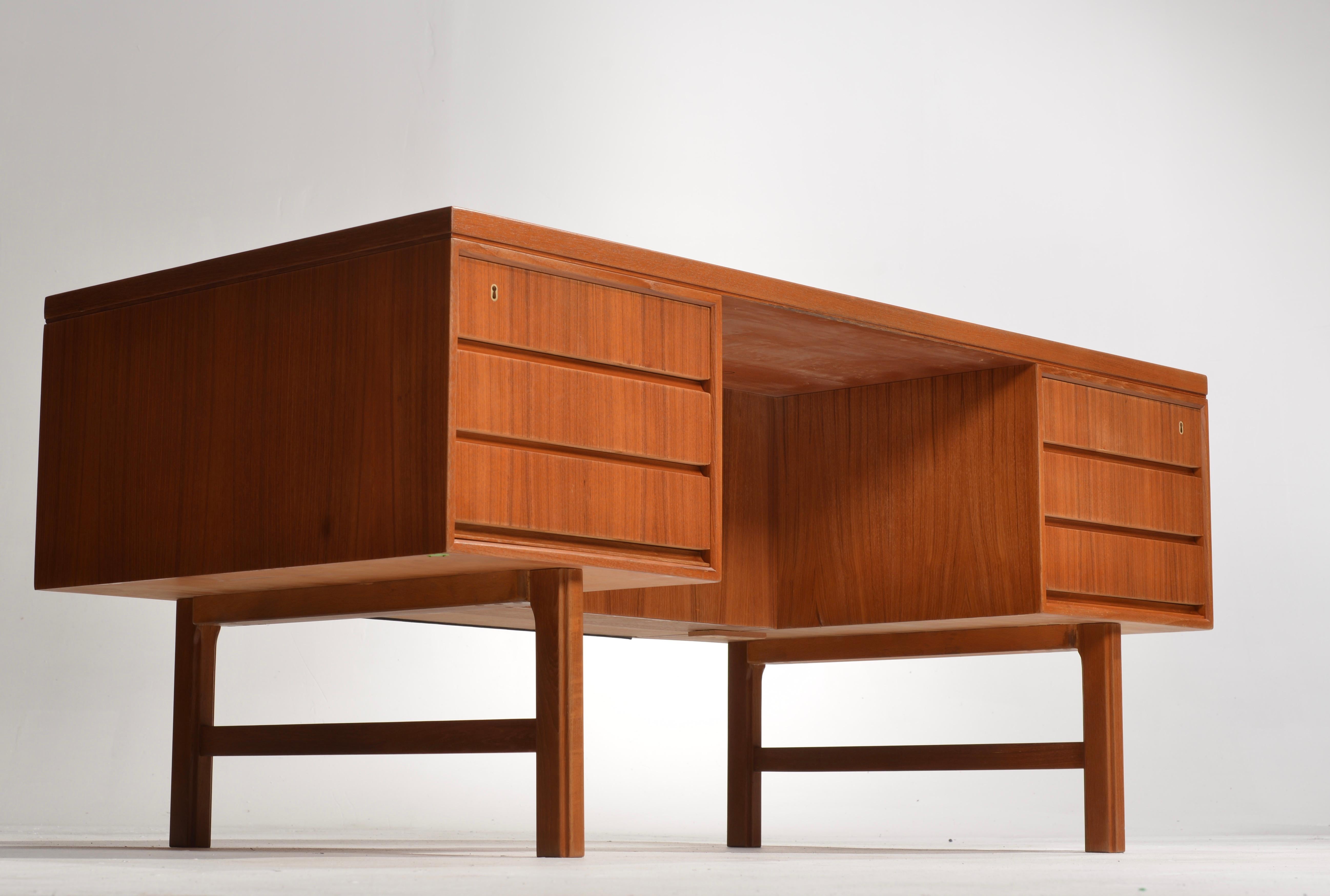 The Omann Jun Executive Desk is the perfect addition to any modern office. This mid-century Danish modern teak desk features a sleek silhouette and a timeless design that will blend with any office décor. The solid teak construction ensures