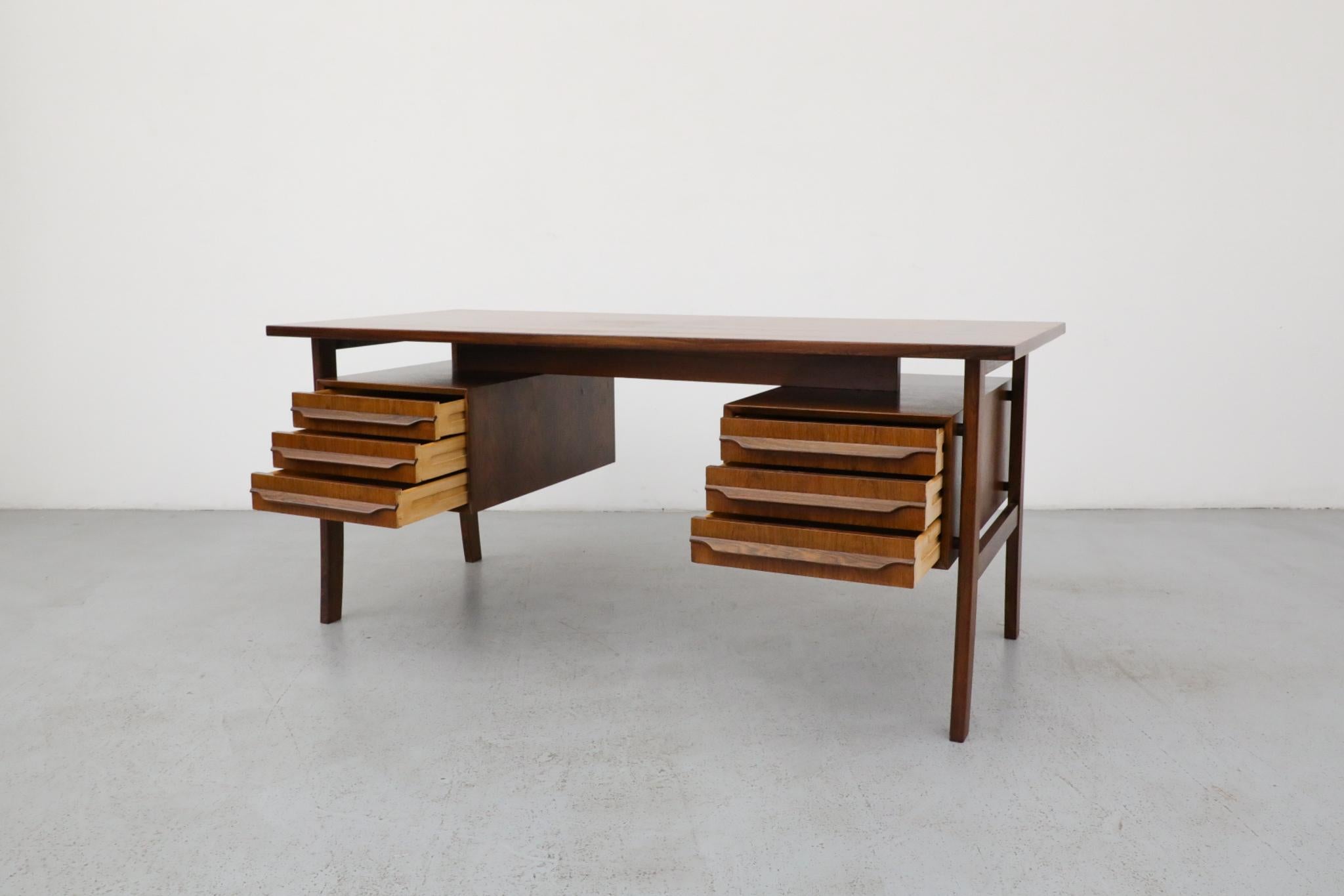 Omann Jun Møbelfabrik Attributed Executive Rosewood Desk with Drawers In Good Condition In Los Angeles, CA