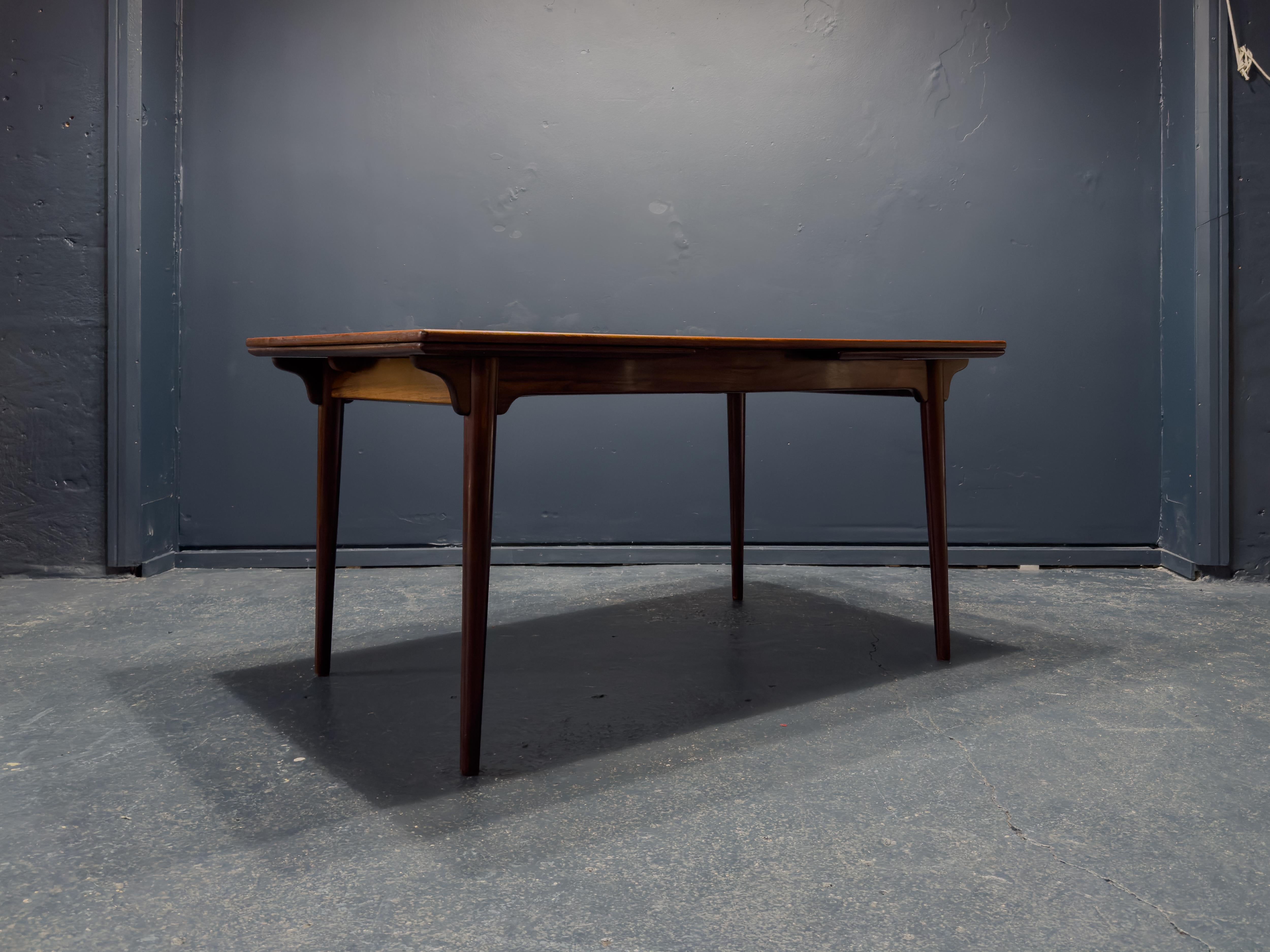 Mid-Century Modern Table à manger Jun n°54 d'Omann en vente