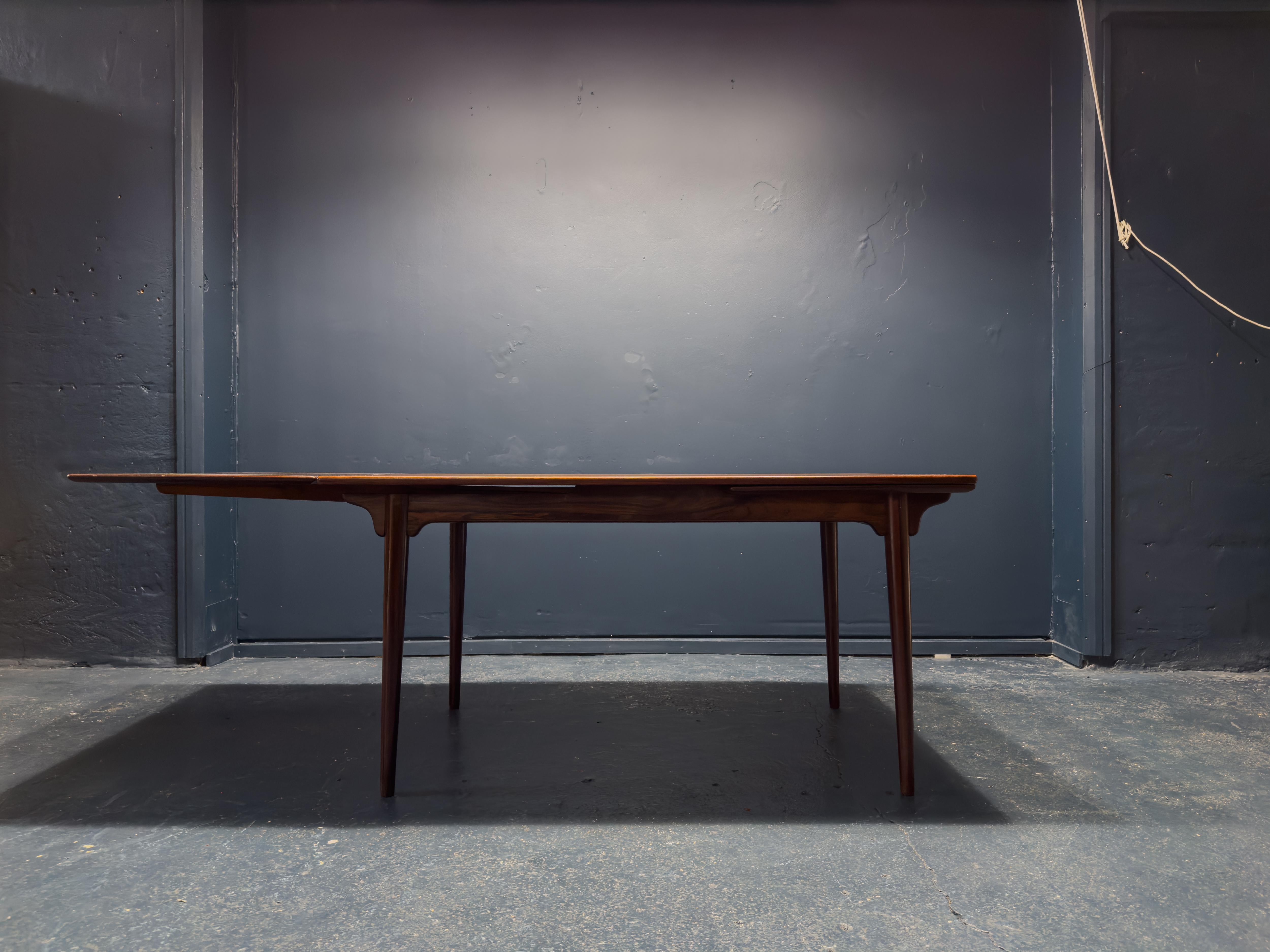 Danois Table à manger Jun n°54 d'Omann en vente
