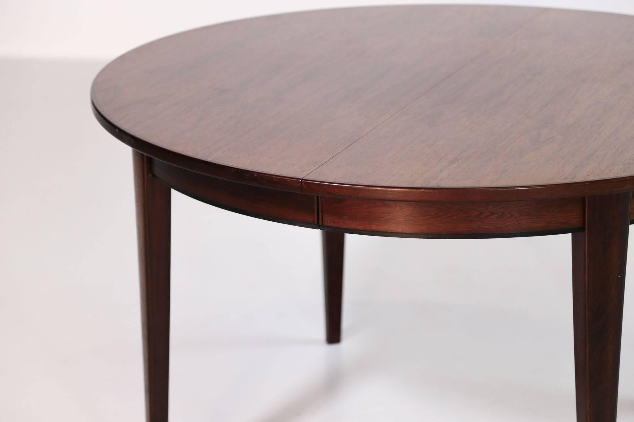 Scandinavian round table in excellent condition, made of rosewood in 1960s
Designed by Gunni Omann
No extension.
