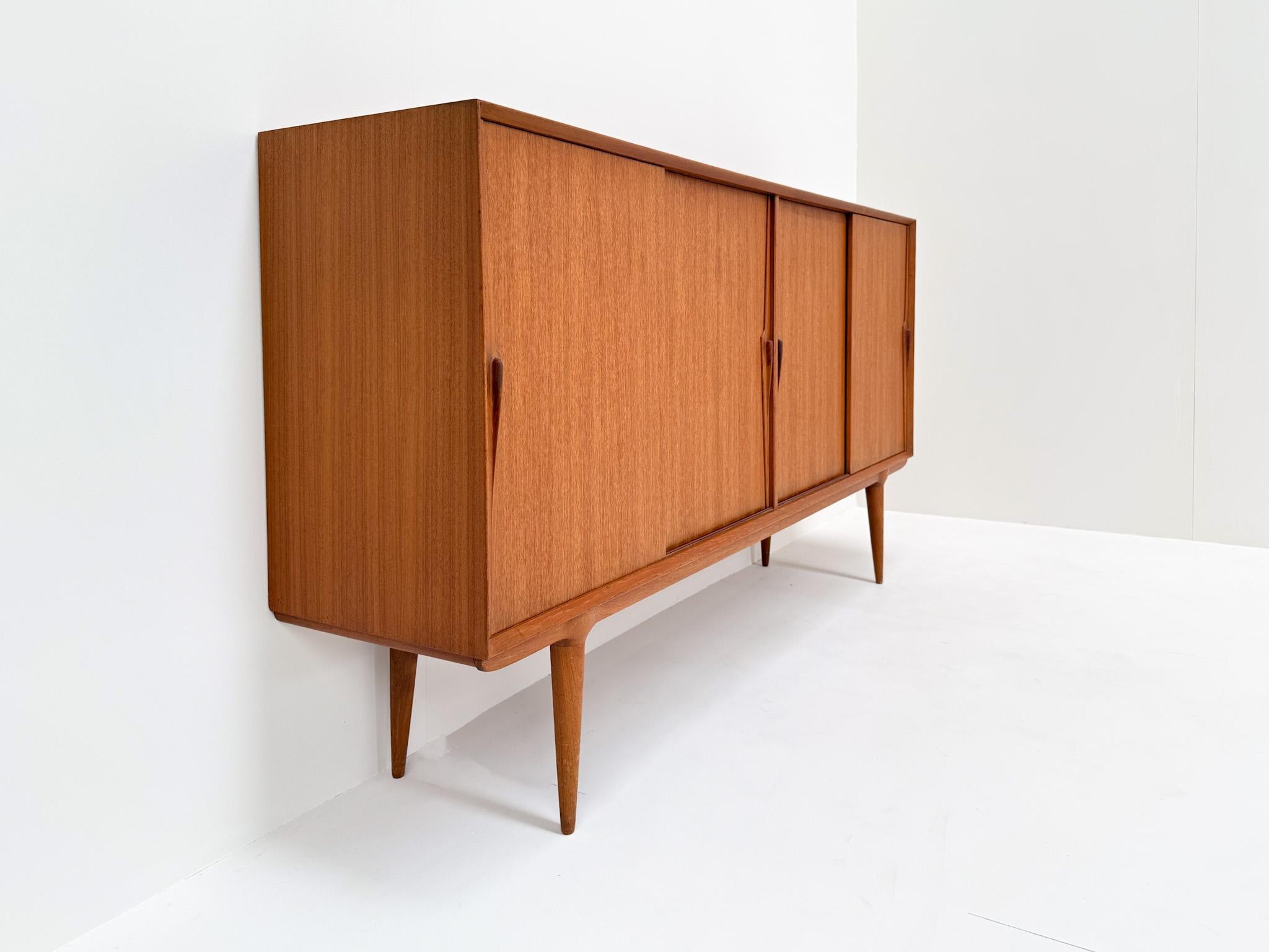 Omann Jun Sideboard Model 19 by Gunni Omann, Denmark, 1960s In Good Condition For Sale In BERKEL EN RODENRIJS, NL