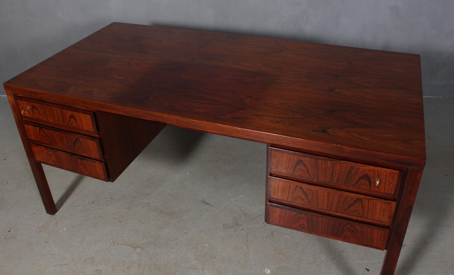 Omann Junior desk with drawers.

Made in rosewood.

Model 77.