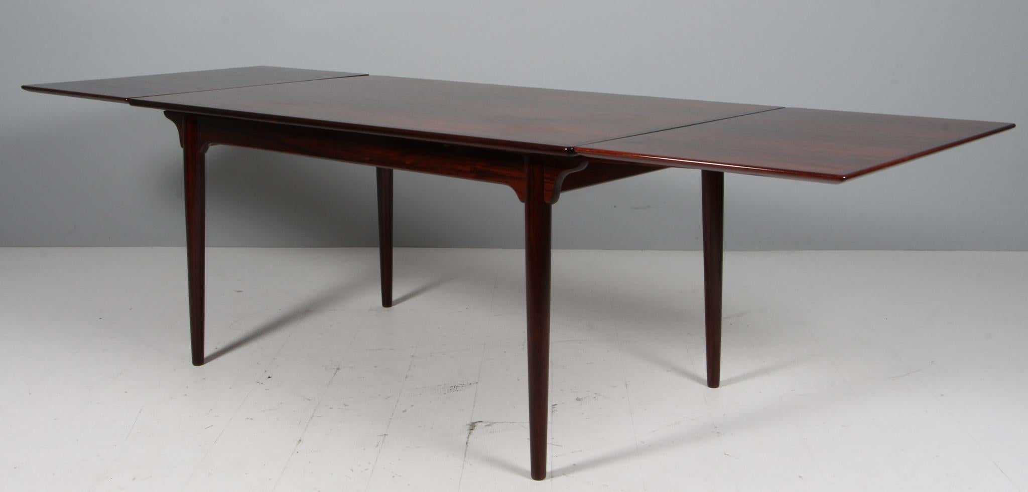 Gunni Omann dining table in rosewood with extension leafes of 55 cm.

Model 54
