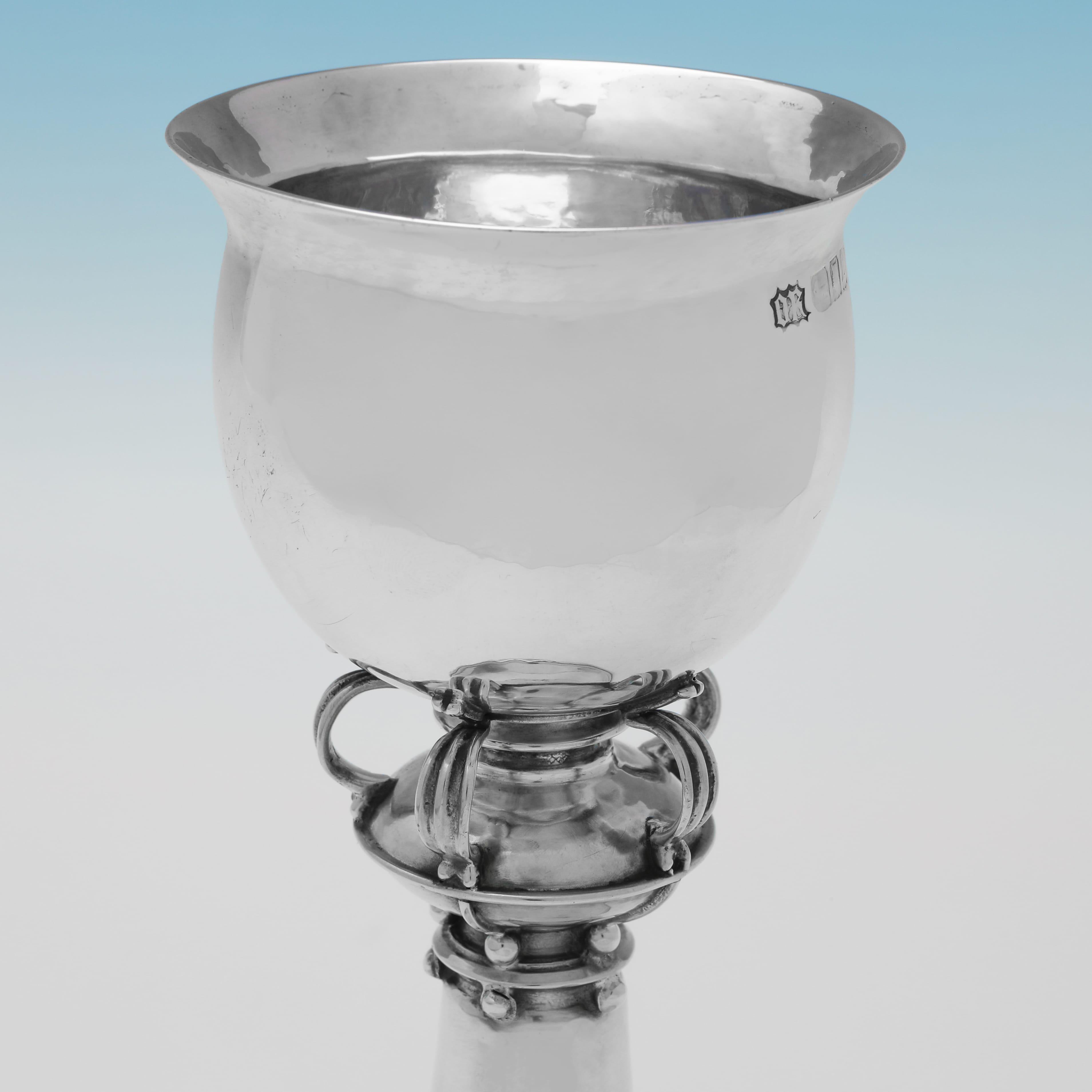 Arts and Crafts Couteau ou gobelet ancien Omar Ramsden en argent sterling fabriqué à Londres en 1917 en vente