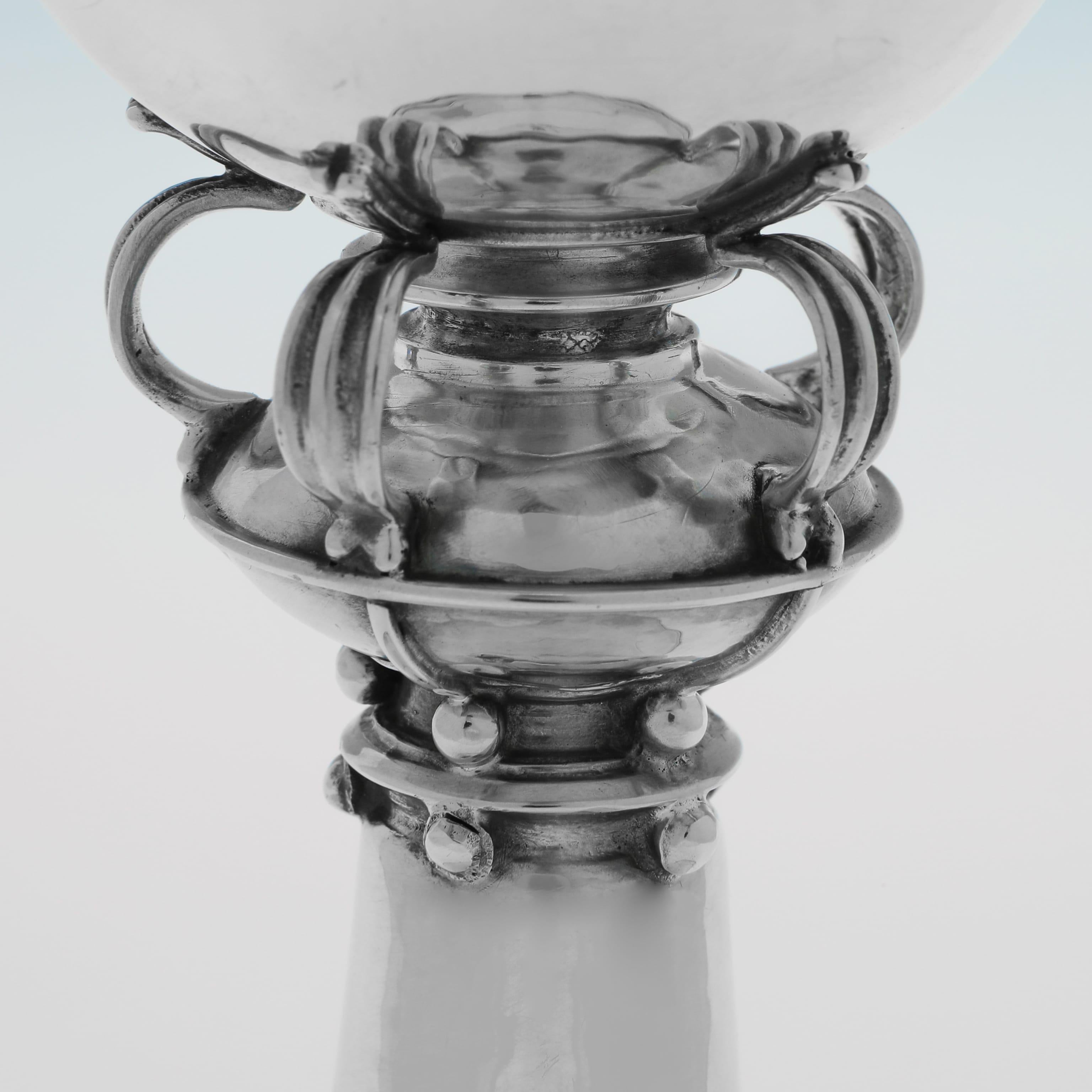 Anglais Couteau ou gobelet ancien Omar Ramsden en argent sterling fabriqué à Londres en 1917 en vente