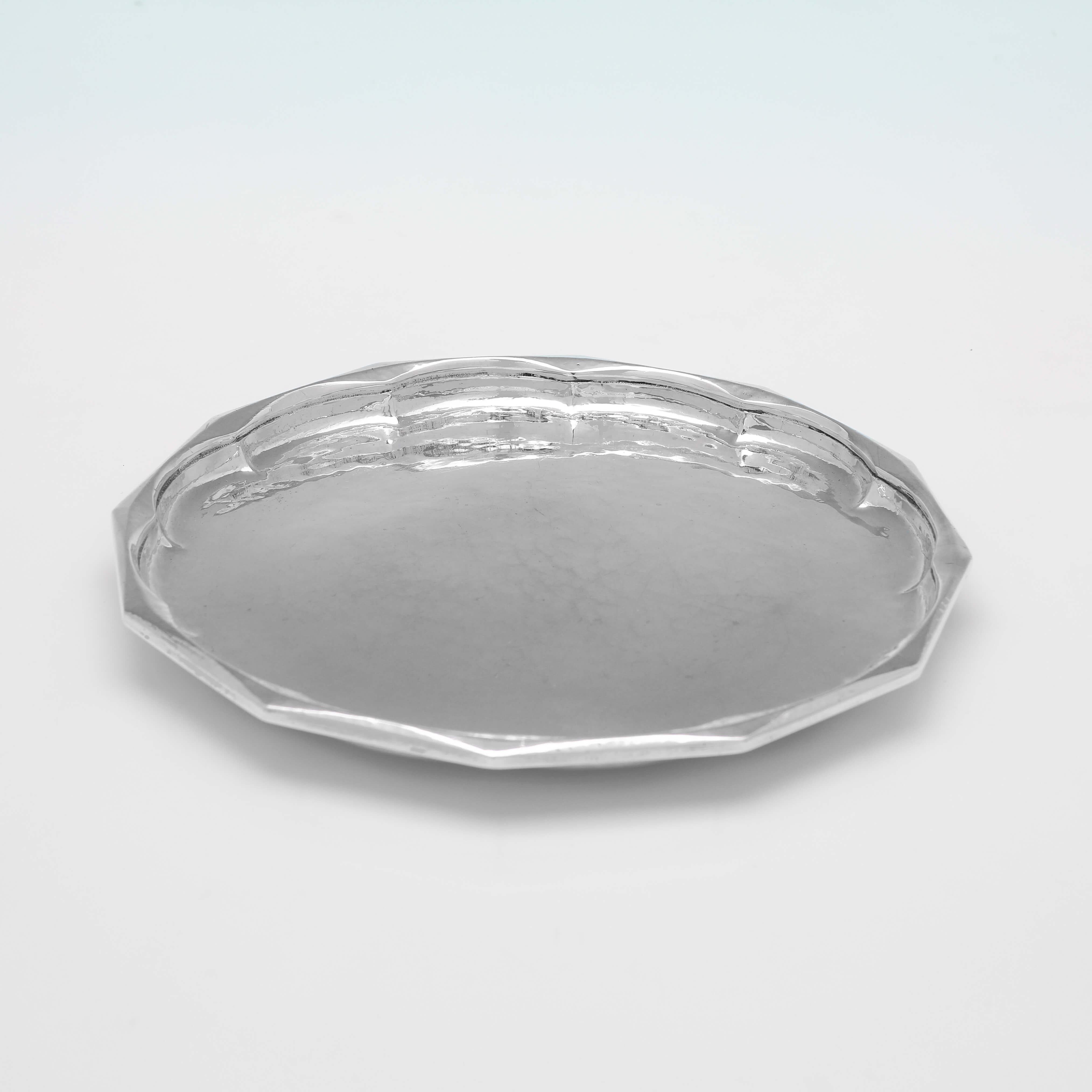 Arts and Crafts Omar Ramsden Me Fecit - sterling silver dish in the arts & crafts style - 1934 For Sale