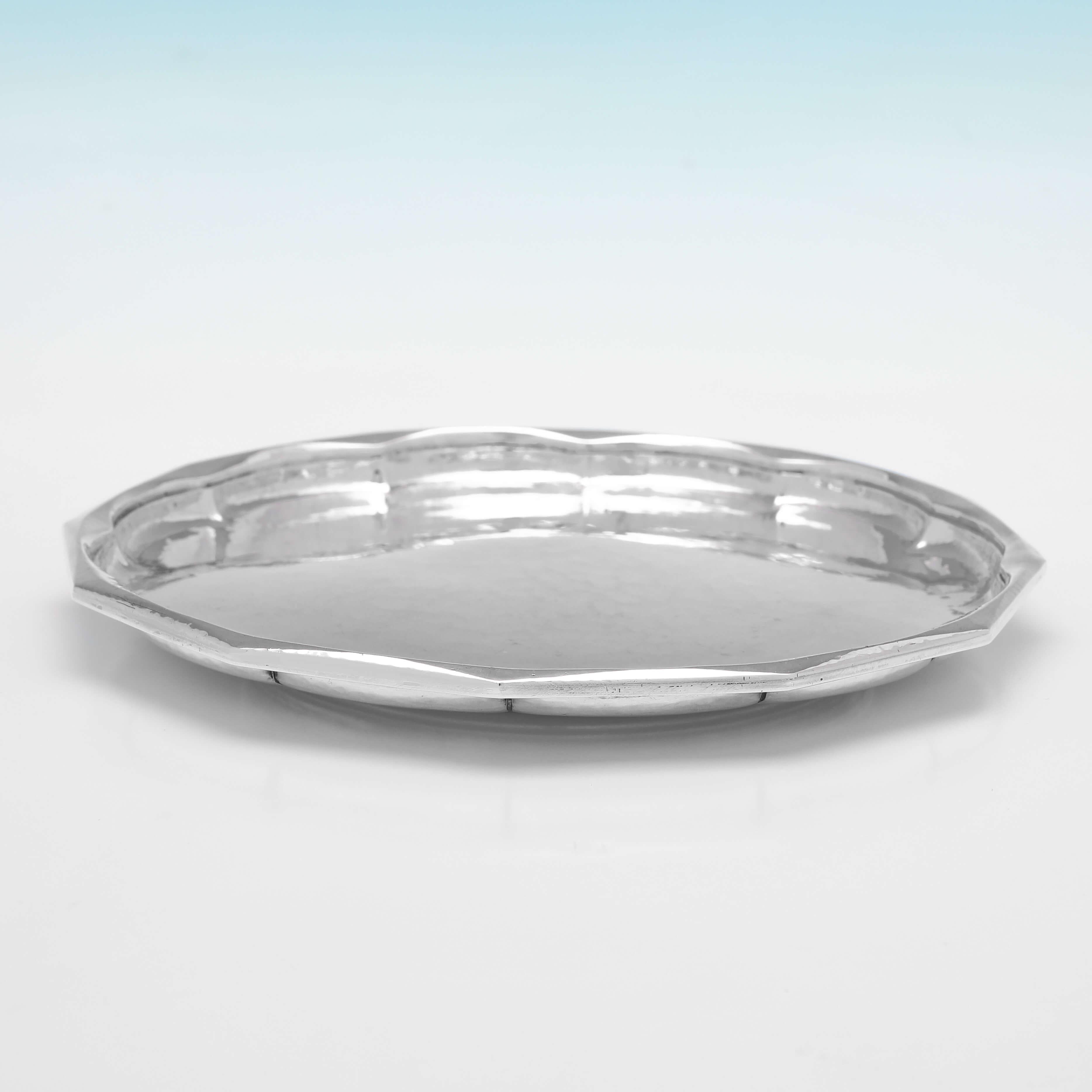 English Omar Ramsden Me Fecit - sterling silver dish in the arts & crafts style - 1934 For Sale