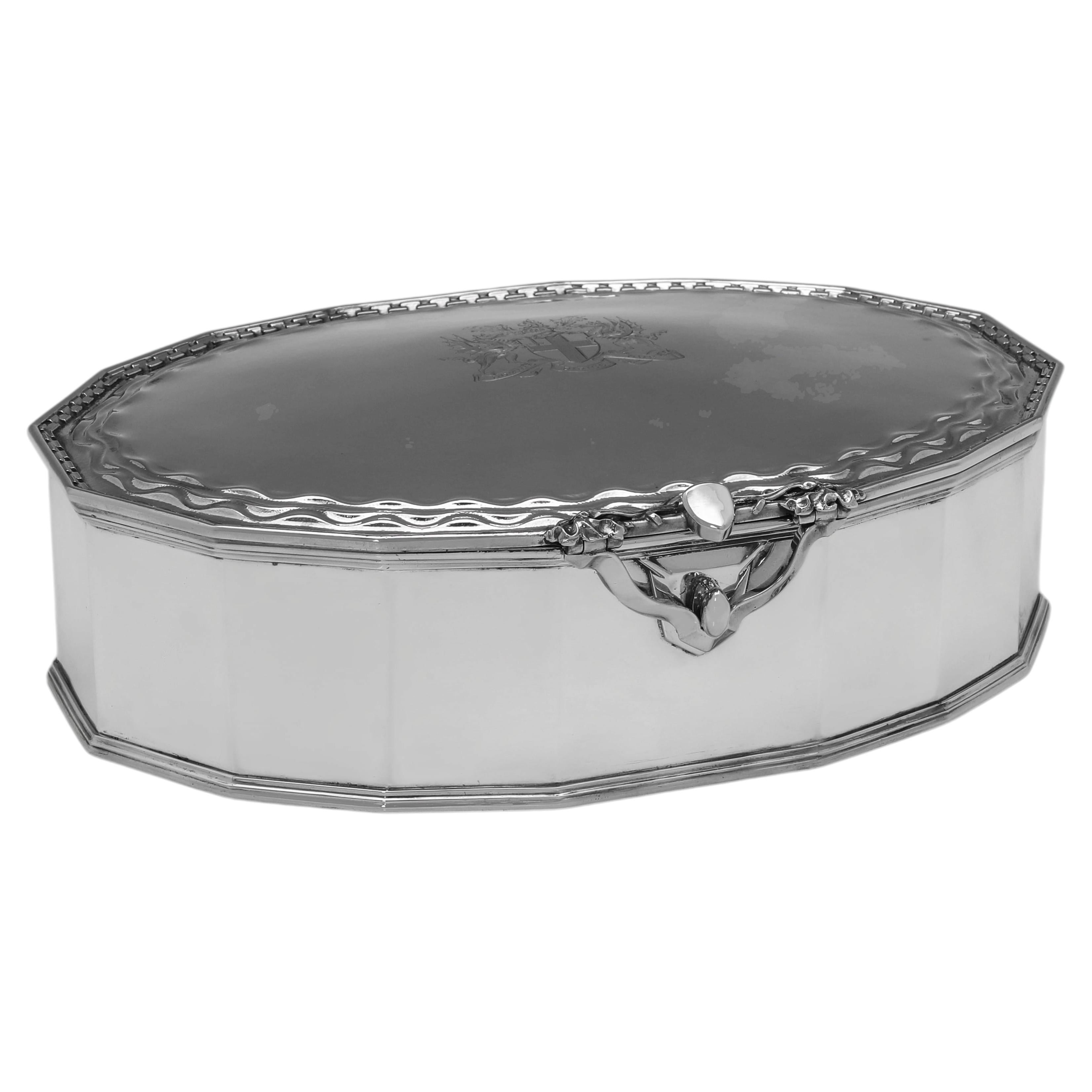 Omar Ramsden - Sterling Silver Decorative Box, City of London, 1931