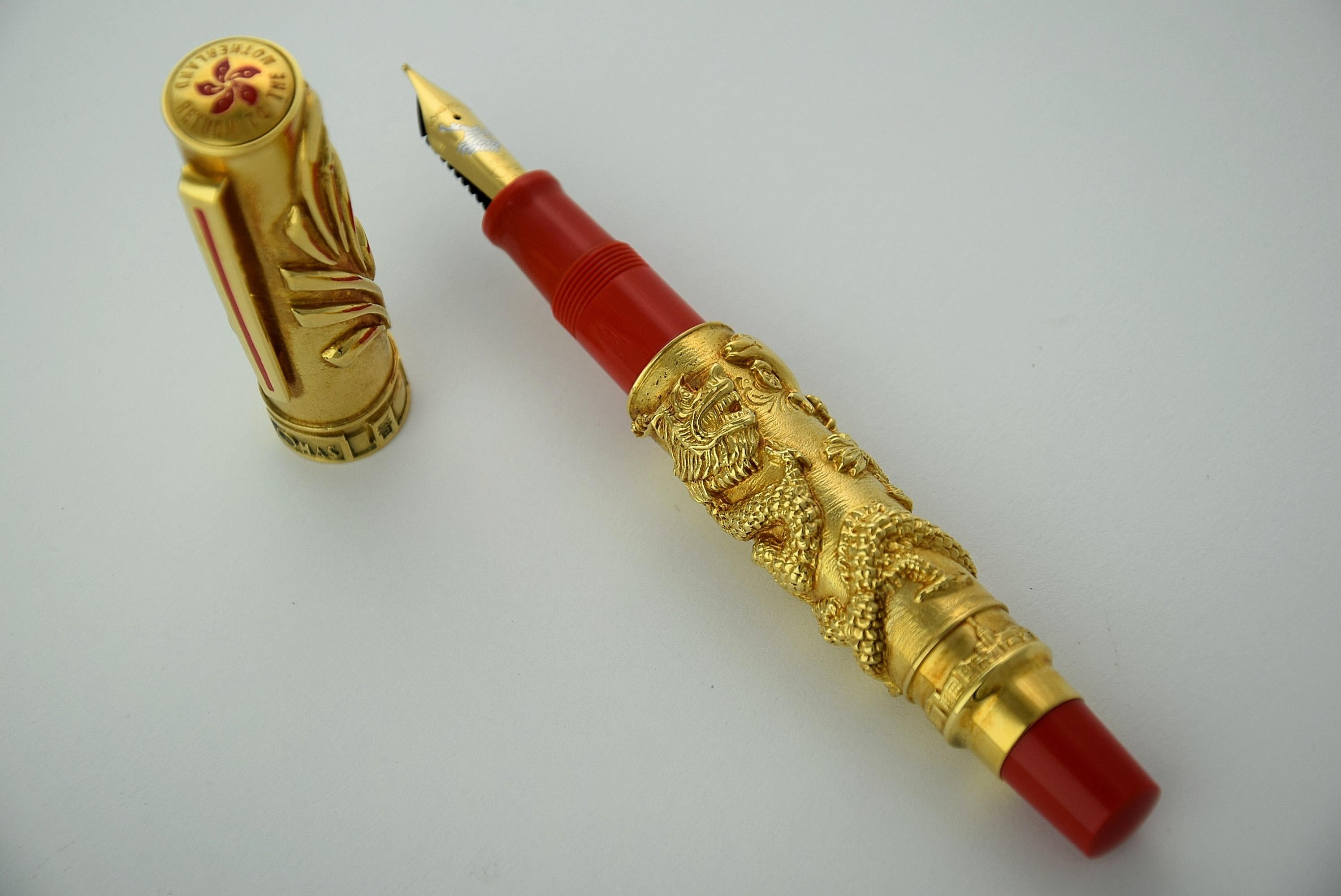 Omas 1997 18-Karat Gold Return to the Motherland Limited Edition Fountain Pen For Sale 5